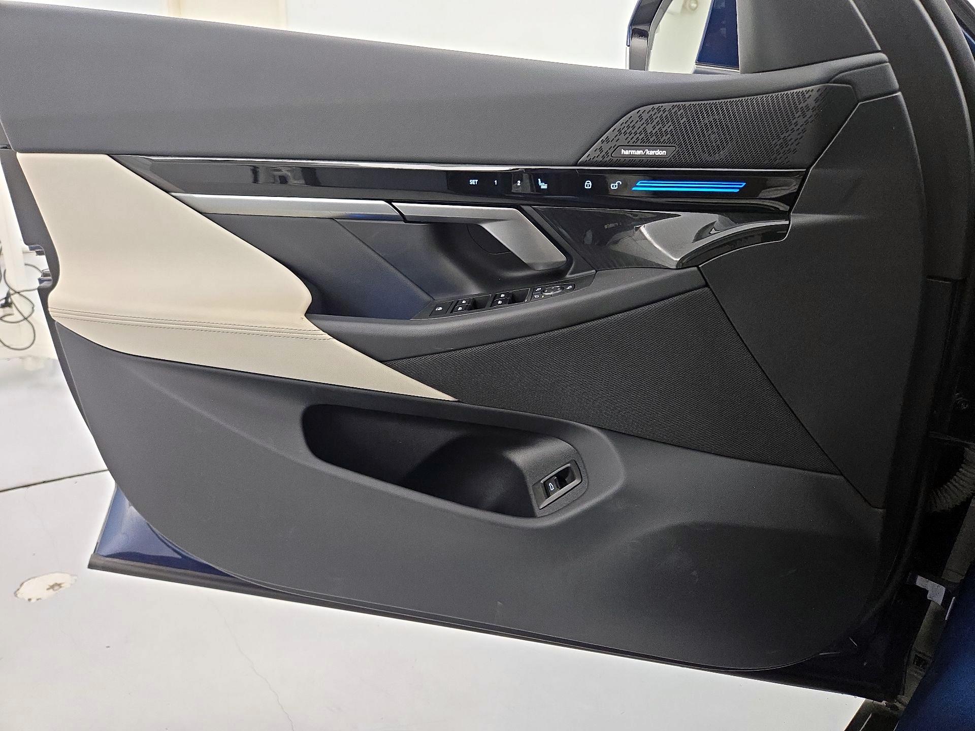 Thumbnail: 2024 BMW 5 Series - 12