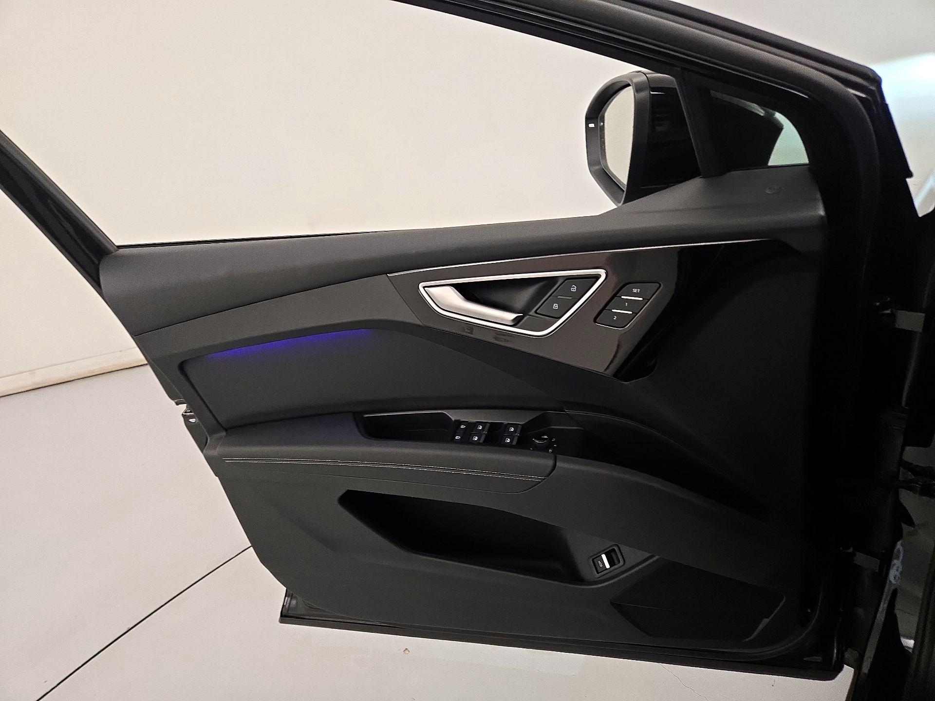 Thumbnail: 2025 Audi Q4 e-tron - 12