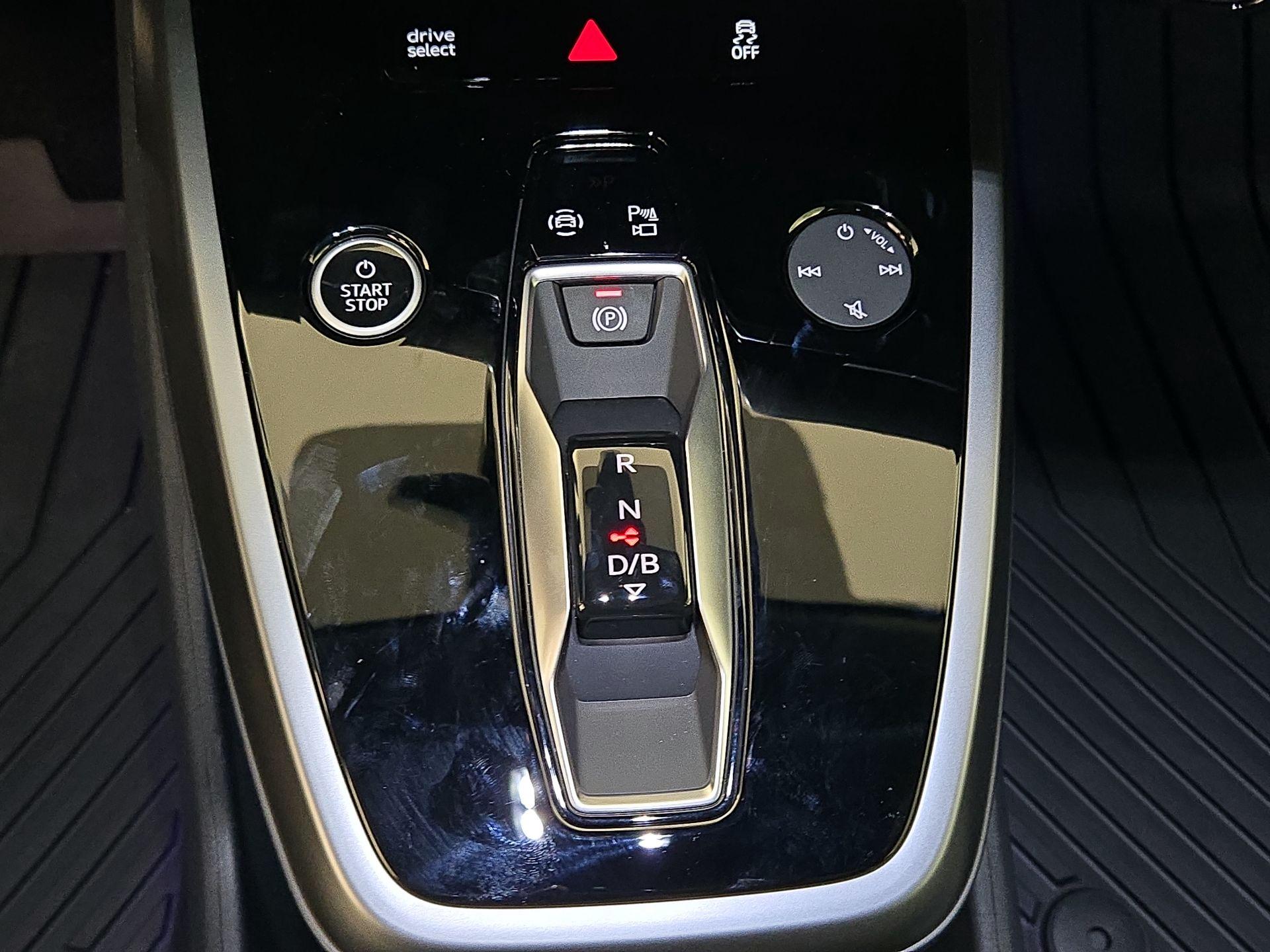 Thumbnail: 2025 Audi Q4 e-tron - 18