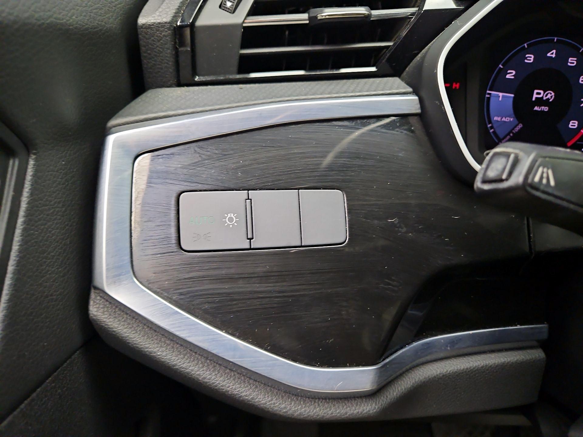 Thumbnail: 2020 Audi Q3 - 13