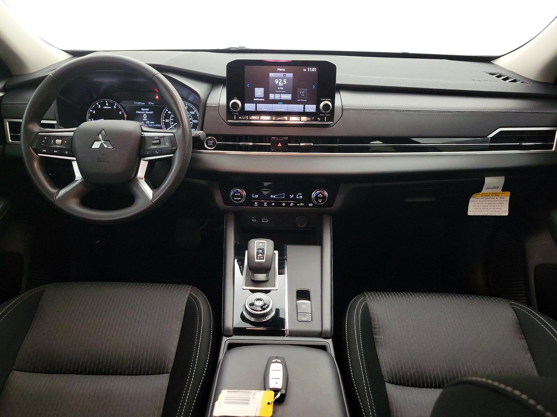 Thumbnail: 2024 Mitsubishi Outlander - 9