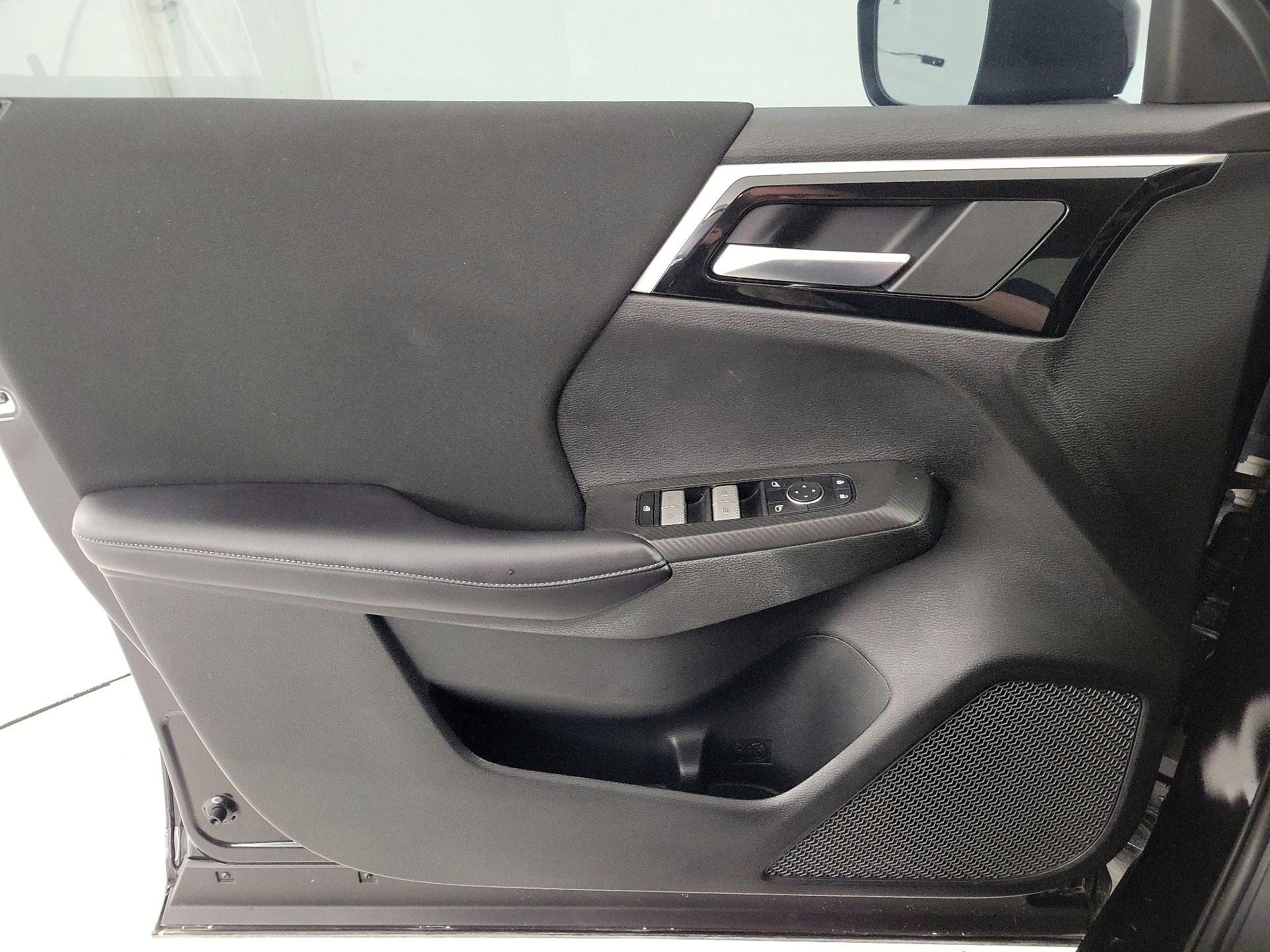 Thumbnail: 2024 Mitsubishi Outlander - 12