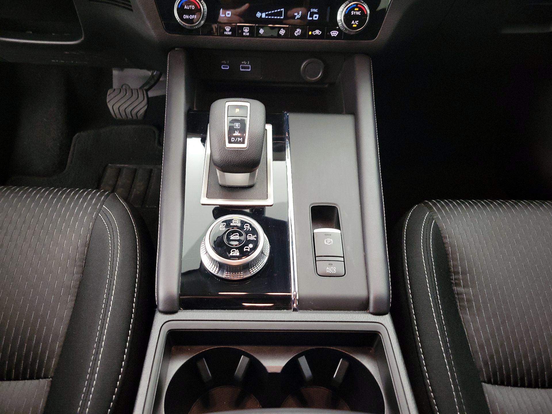 Thumbnail: 2024 Mitsubishi Outlander - 17