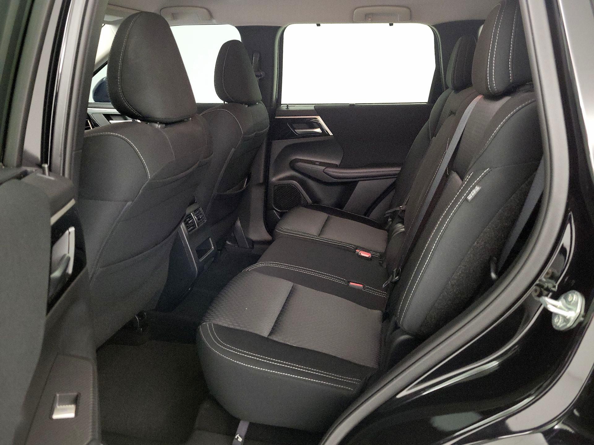 Thumbnail: 2024 Mitsubishi Outlander - 19