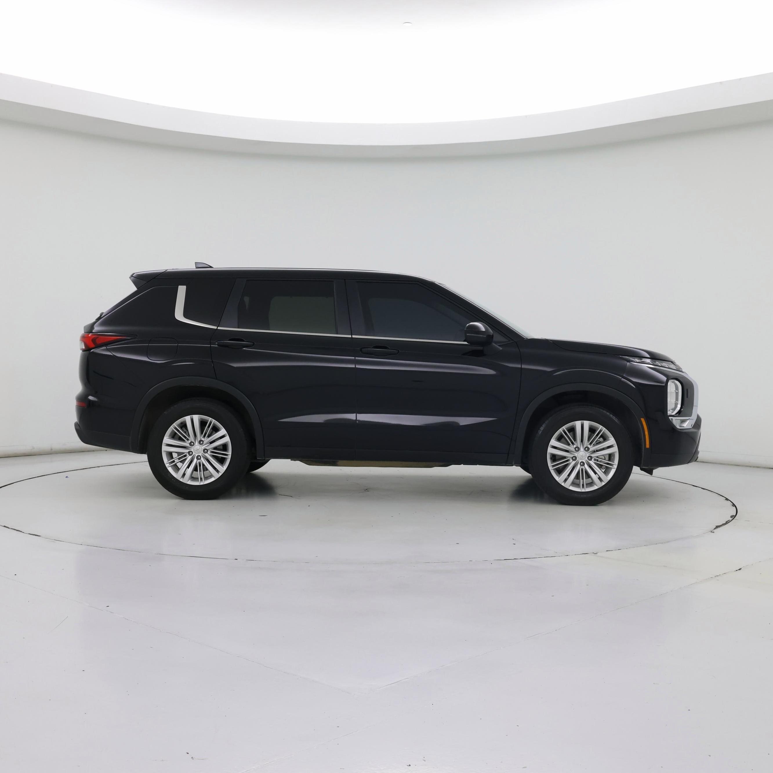 Thumbnail: 2024 Mitsubishi Outlander - 7