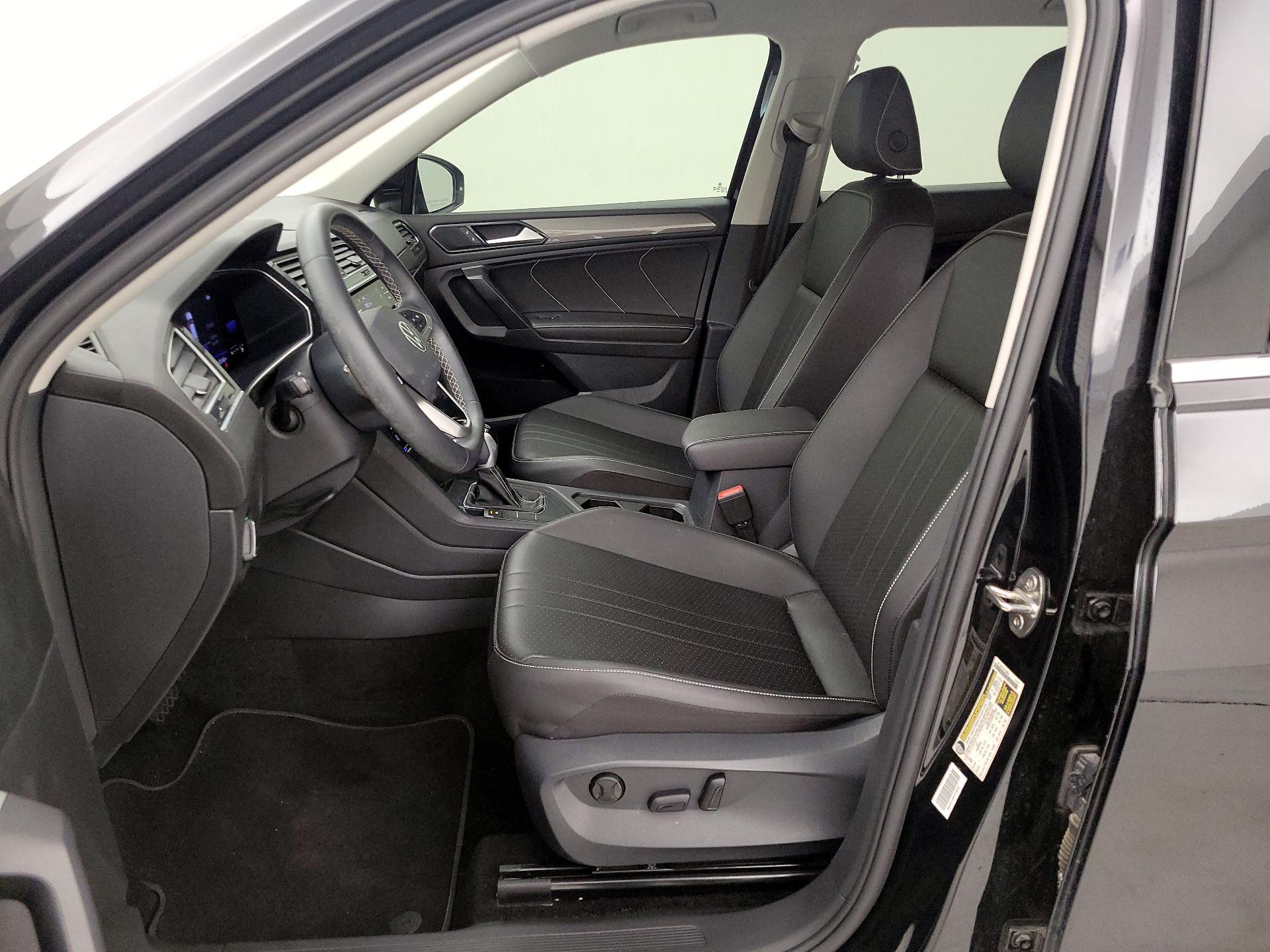 Thumbnail: 2023 Volkswagen Tiguan - 11