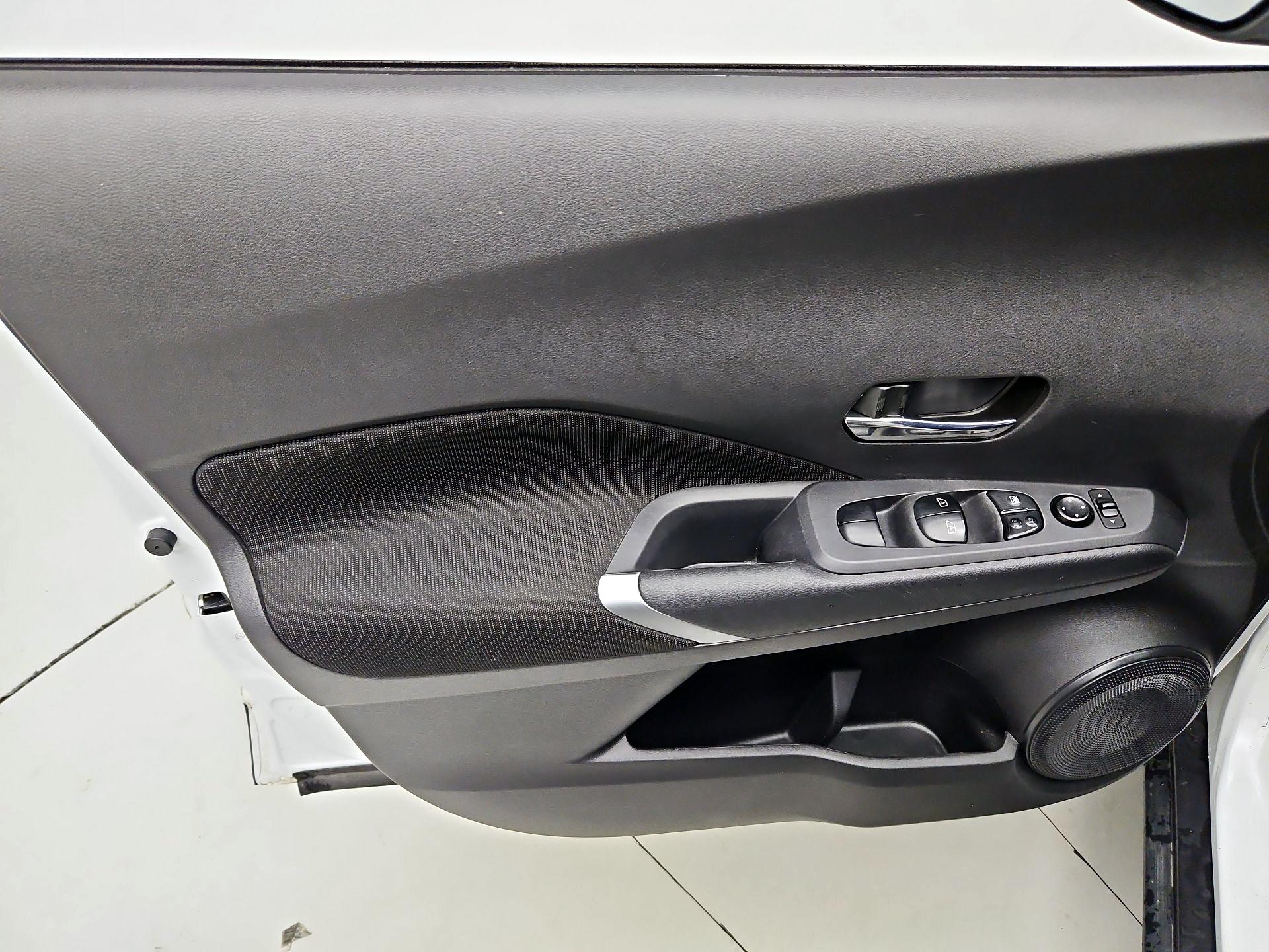 Thumbnail: 2023 Nissan Kicks - 12