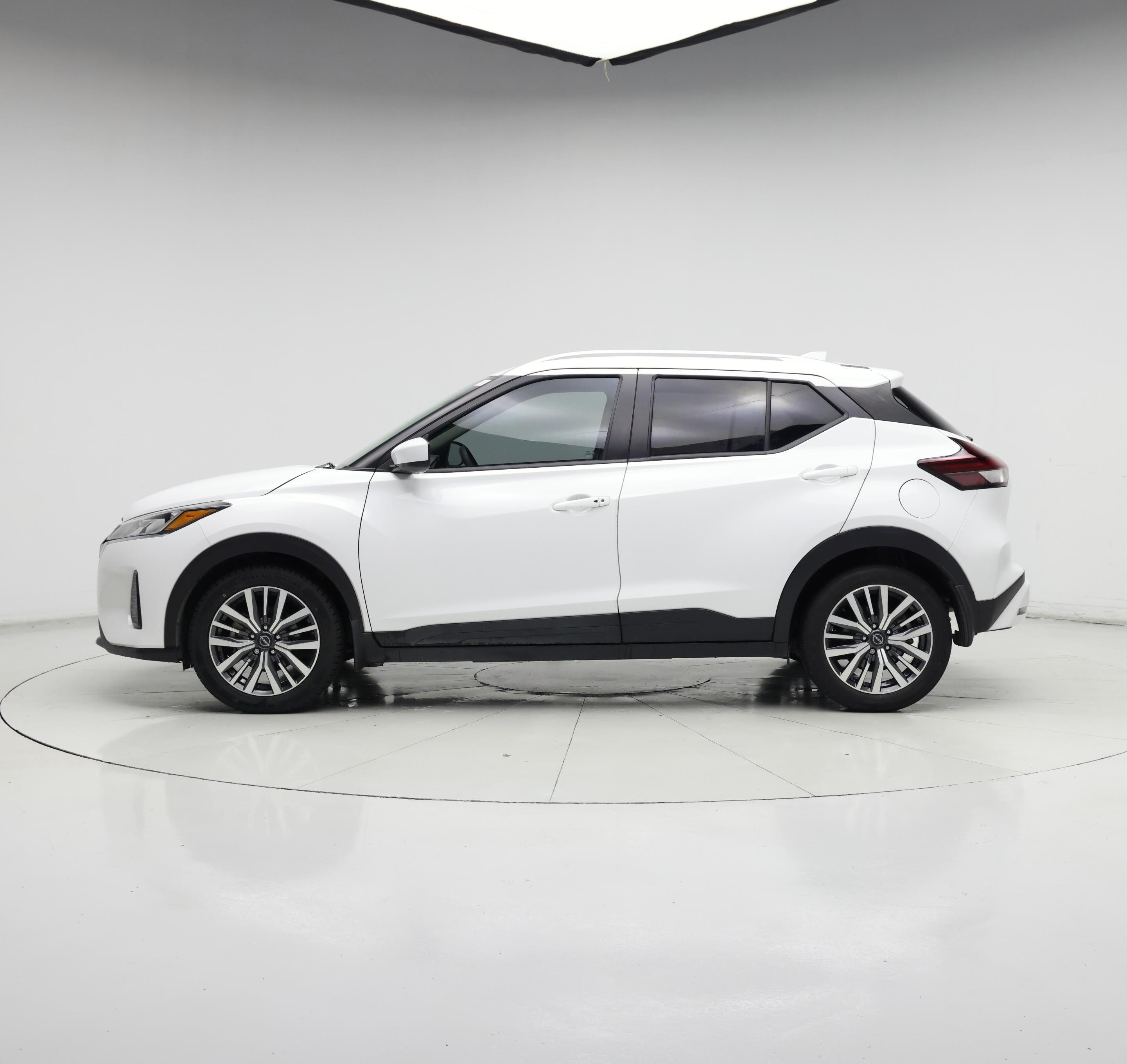 Thumbnail: 2023 Nissan Kicks - 3