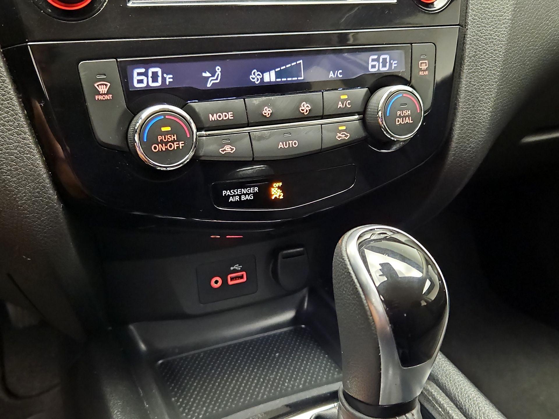 Thumbnail: 2021 Nissan Rogue Sport - 16