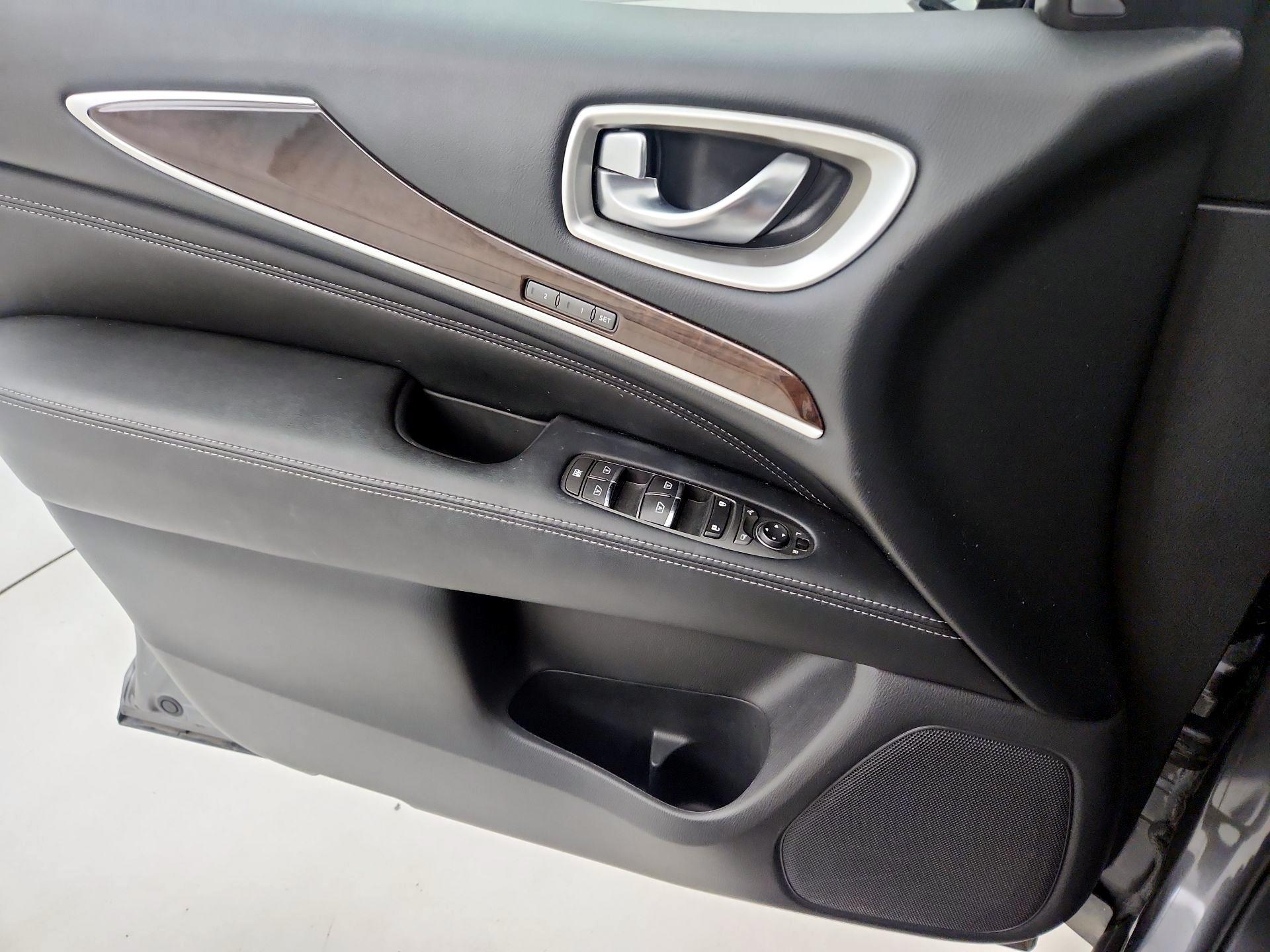Thumbnail: 2017 INFINITI QX60 - 10