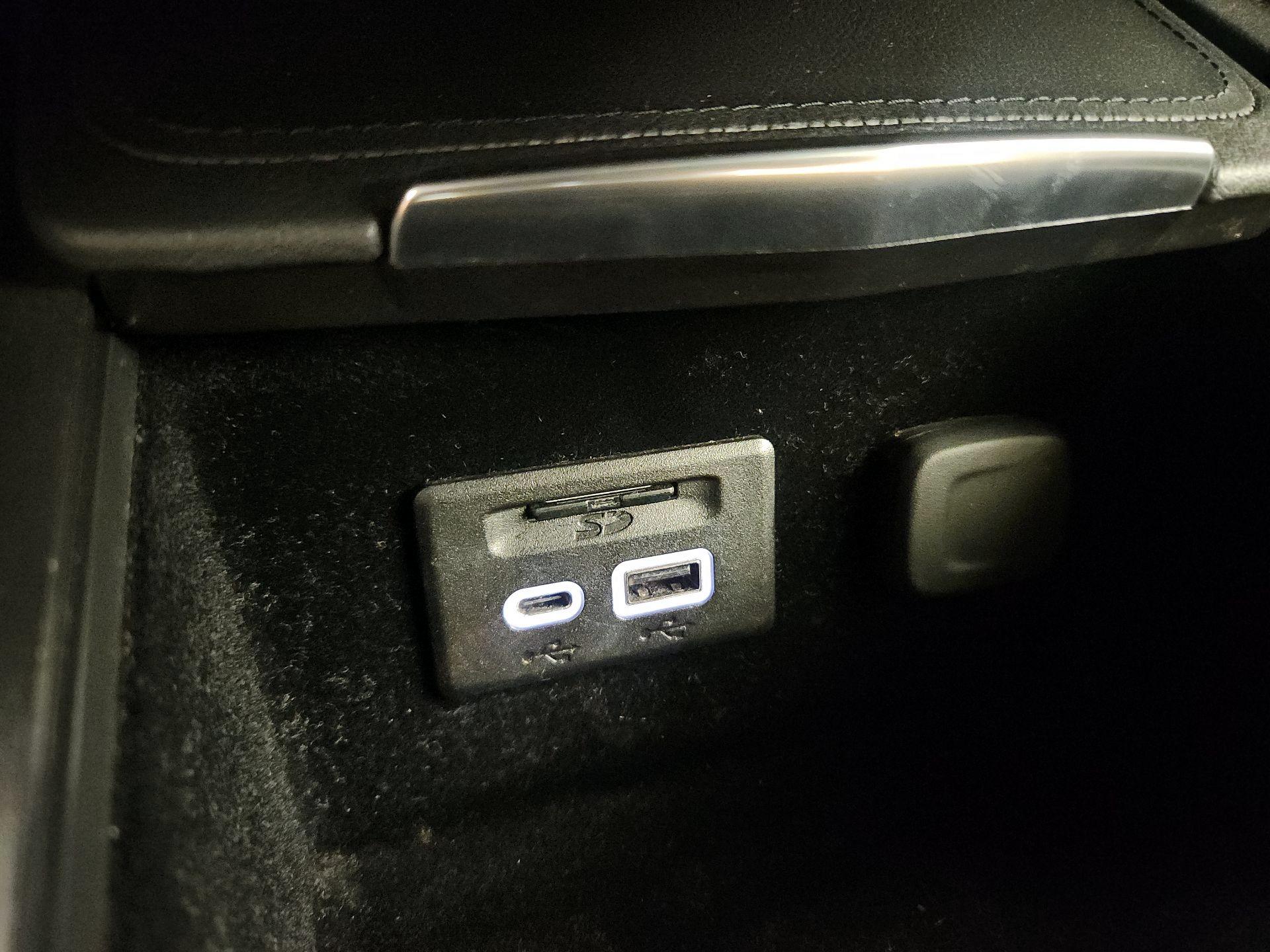 Thumbnail: 2019 Cadillac XT4 - 19