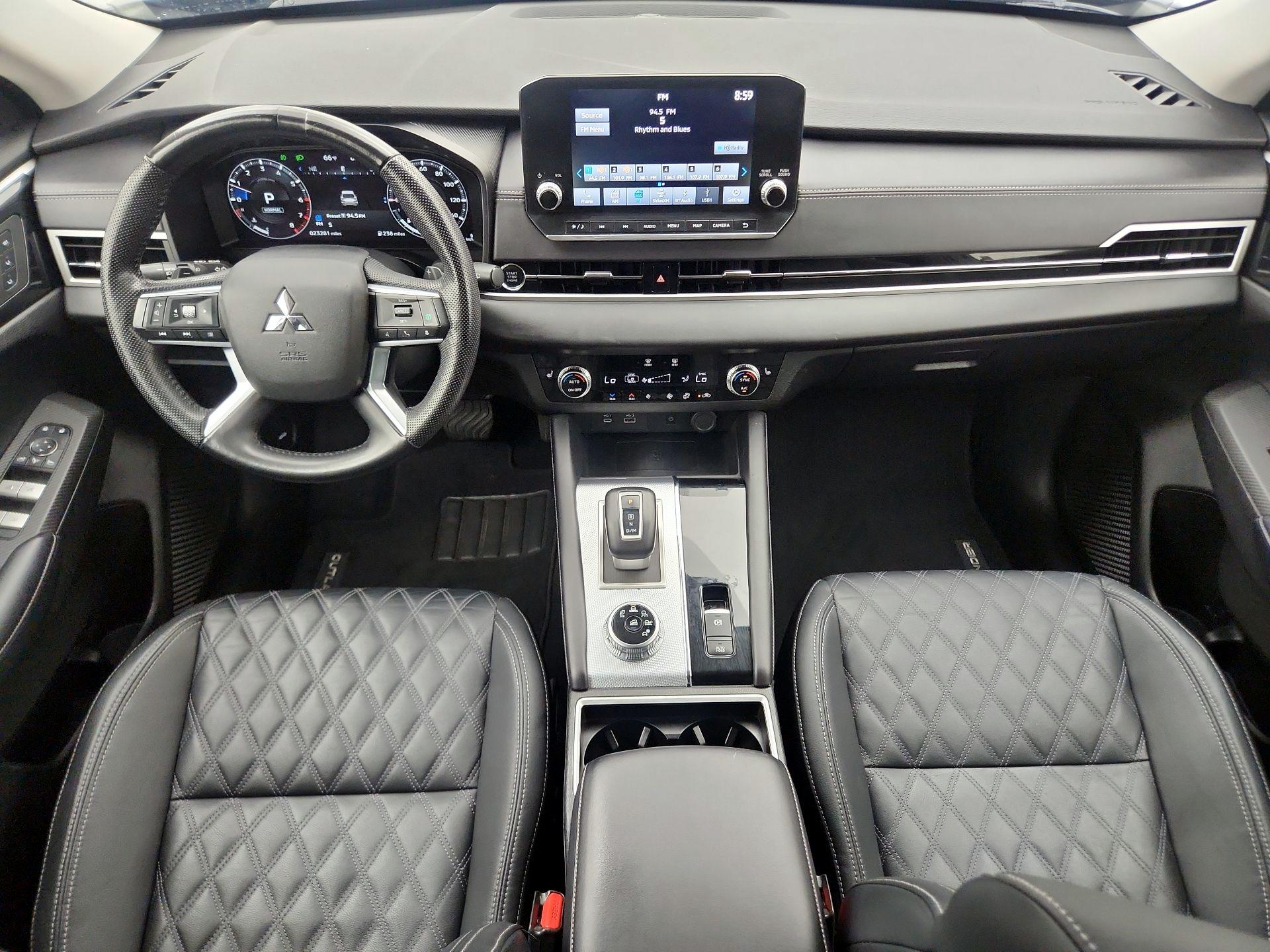 Thumbnail: 2023 Mitsubishi Outlander - 9