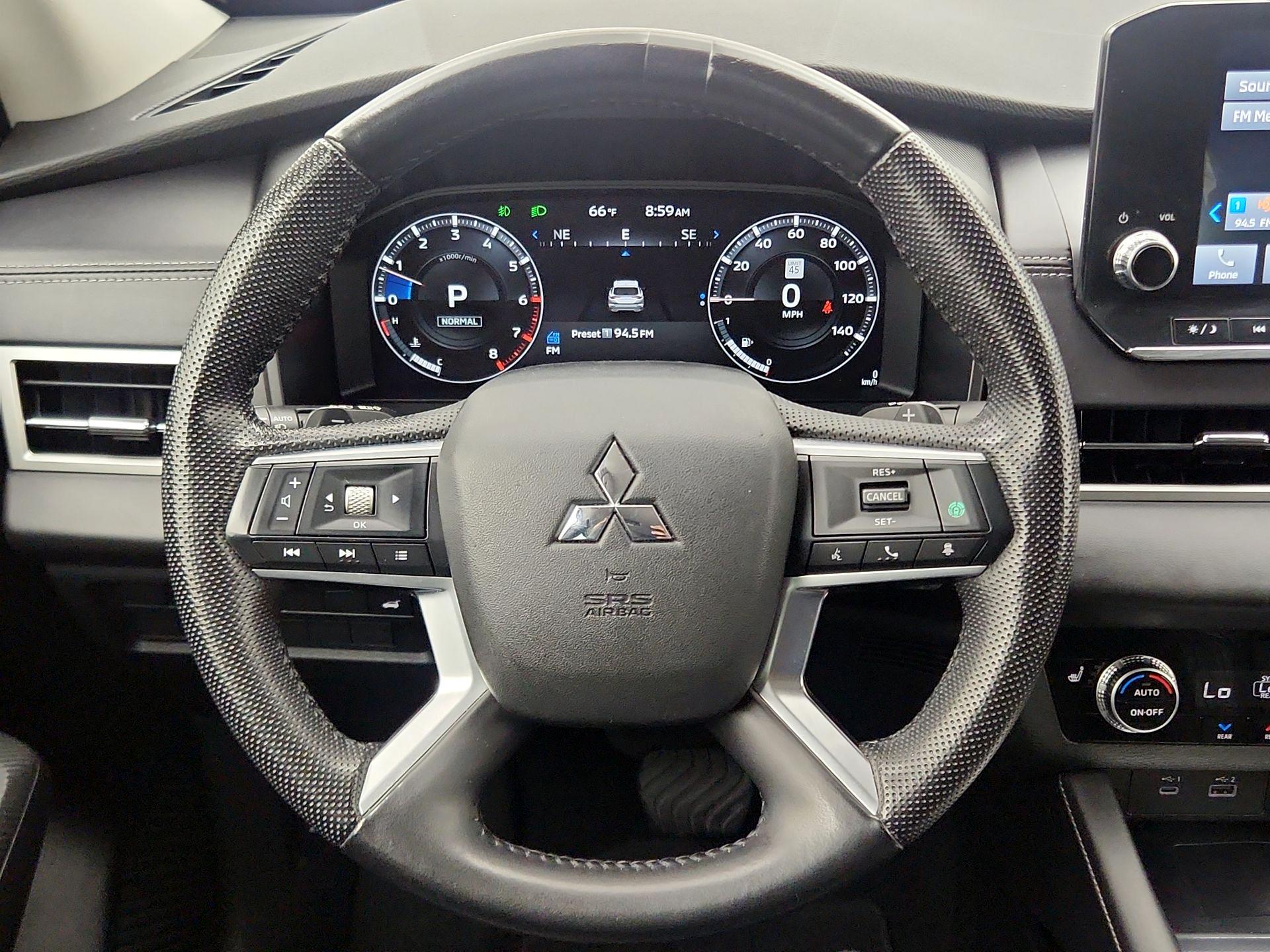 Thumbnail: 2023 Mitsubishi Outlander - 10