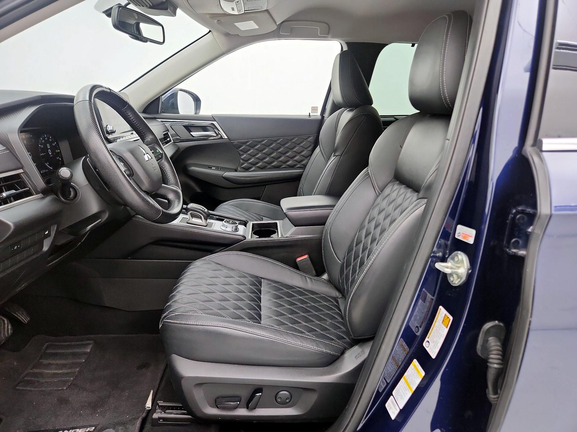 Thumbnail: 2023 Mitsubishi Outlander - 11