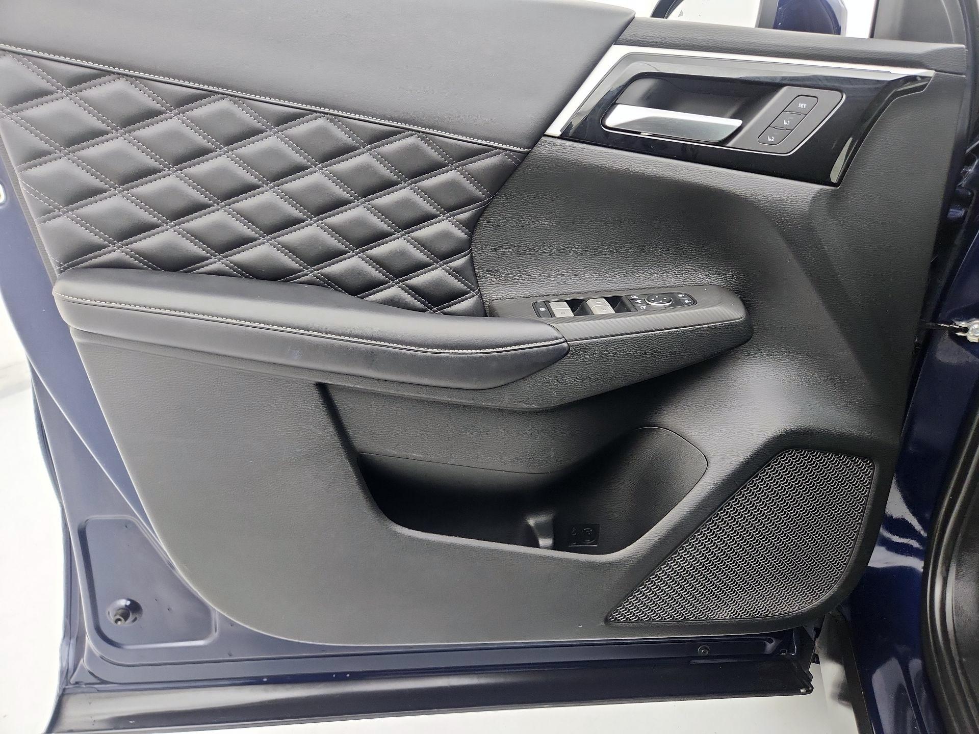 Thumbnail: 2023 Mitsubishi Outlander - 12