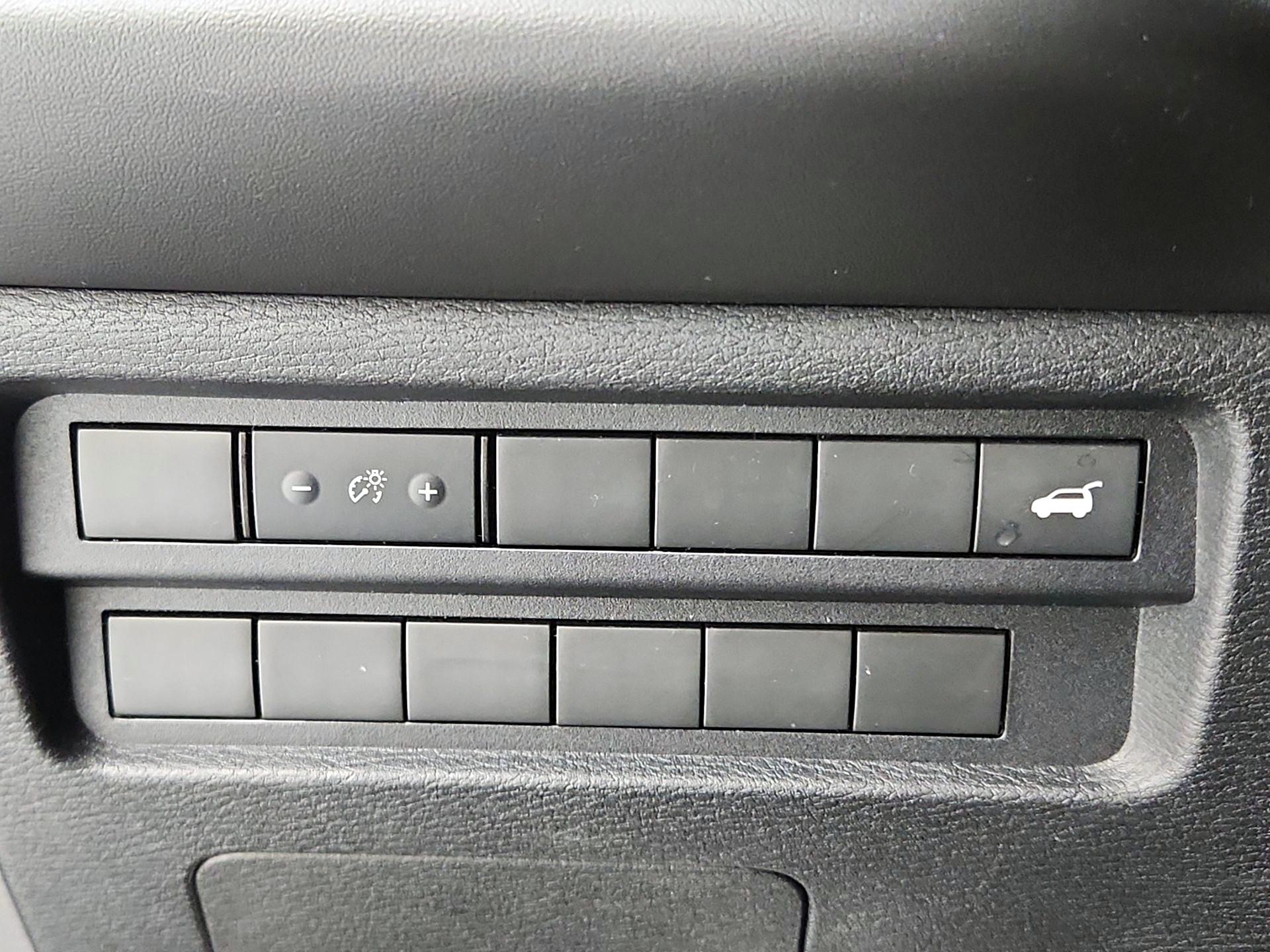 Thumbnail: 2023 Mitsubishi Outlander - 13