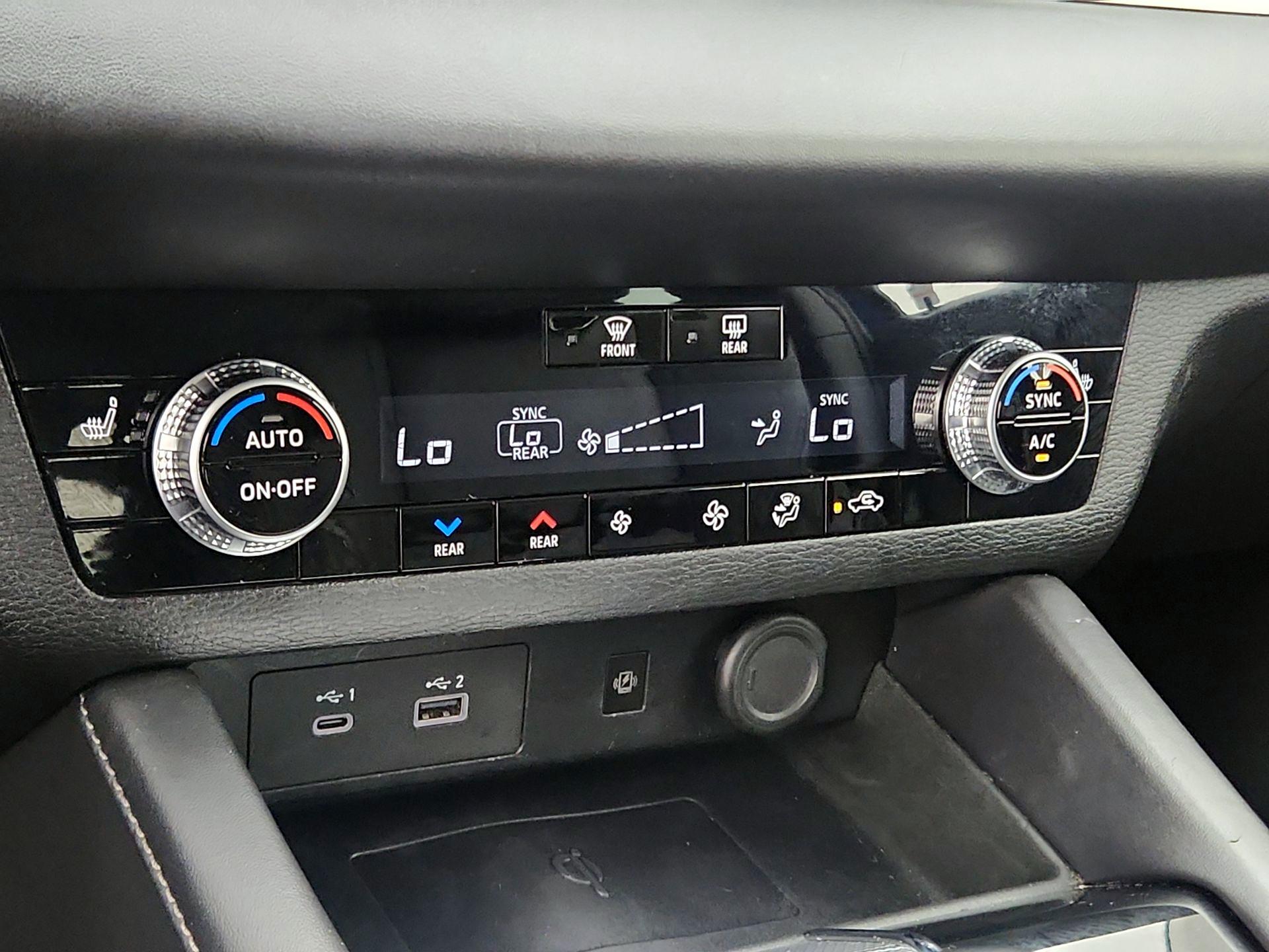 Thumbnail: 2023 Mitsubishi Outlander - 17