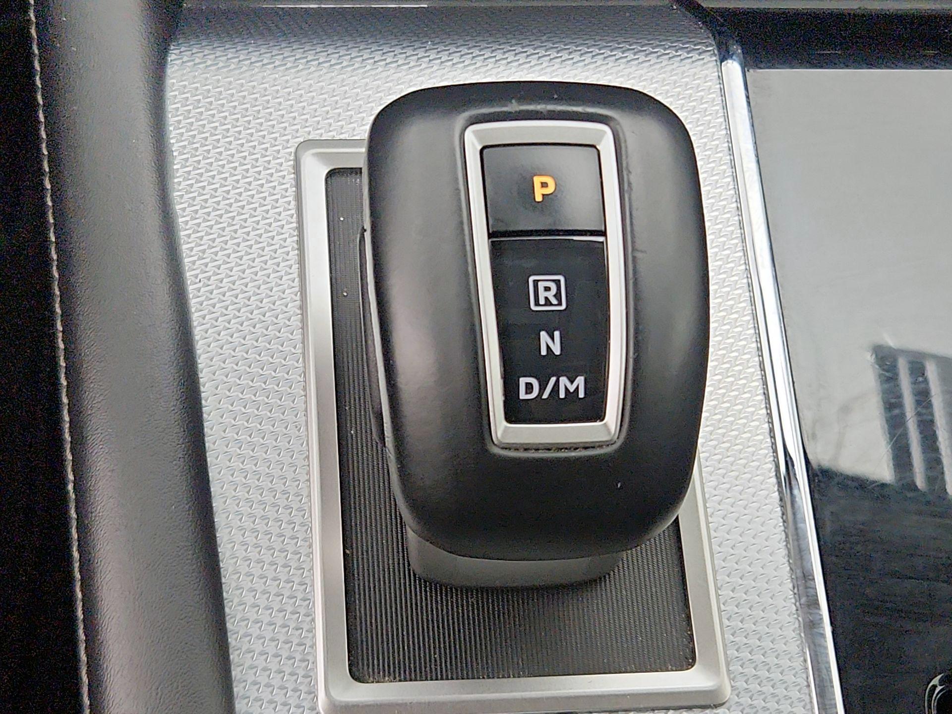 Thumbnail: 2023 Mitsubishi Outlander - 18