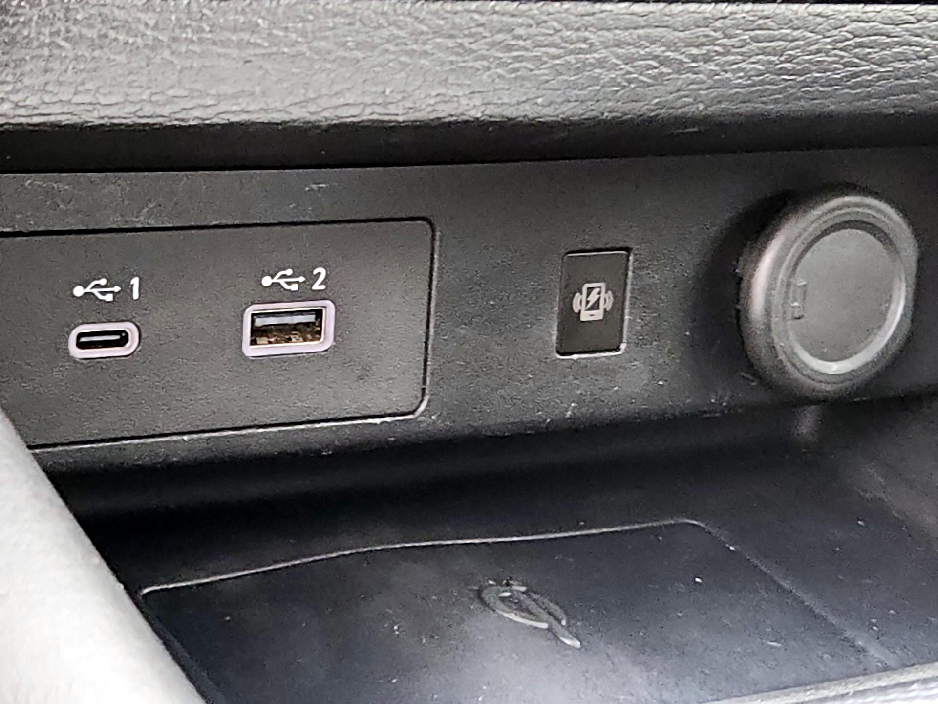 Thumbnail: 2023 Mitsubishi Outlander - 19