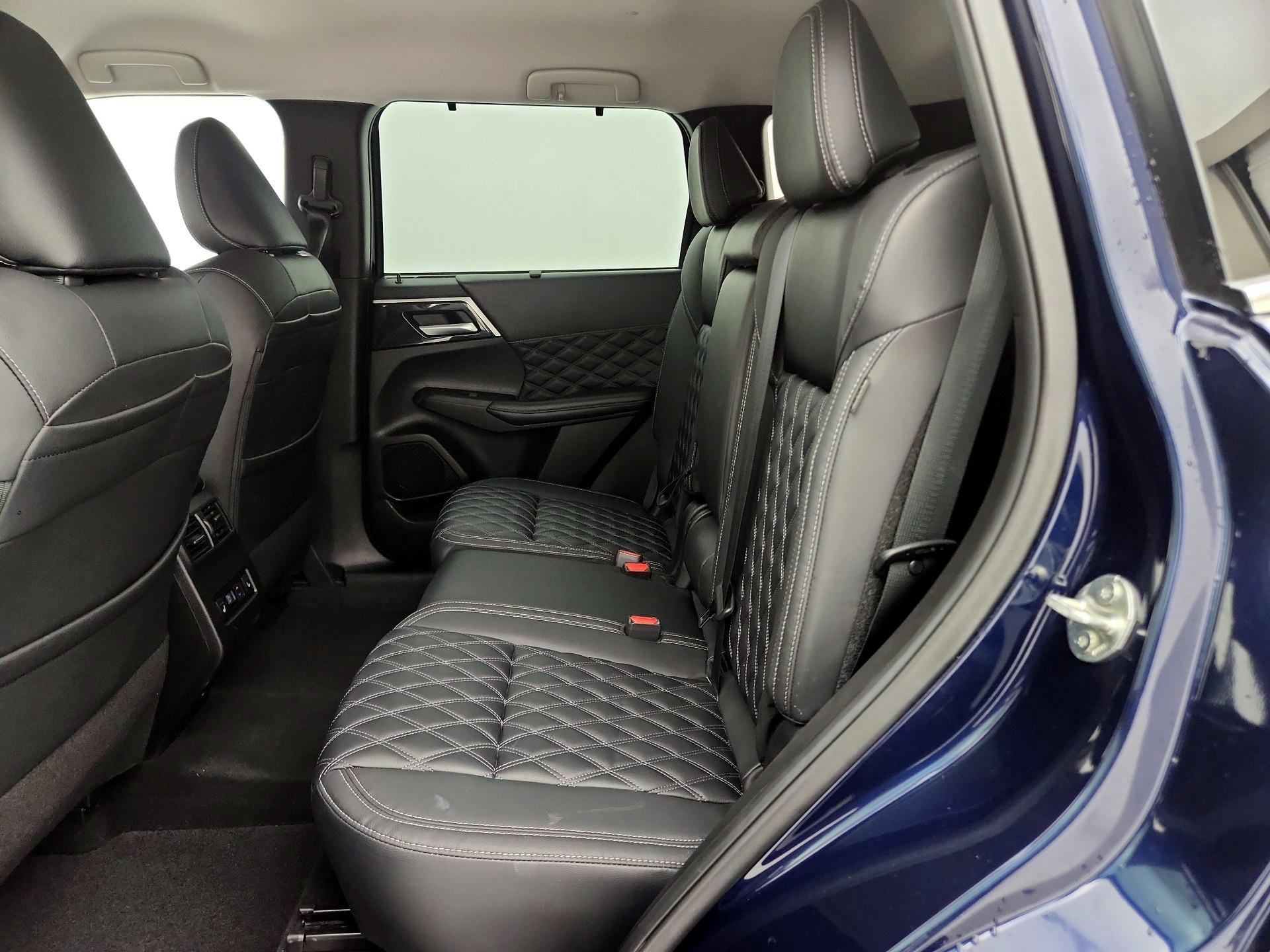 Thumbnail: 2023 Mitsubishi Outlander - 20