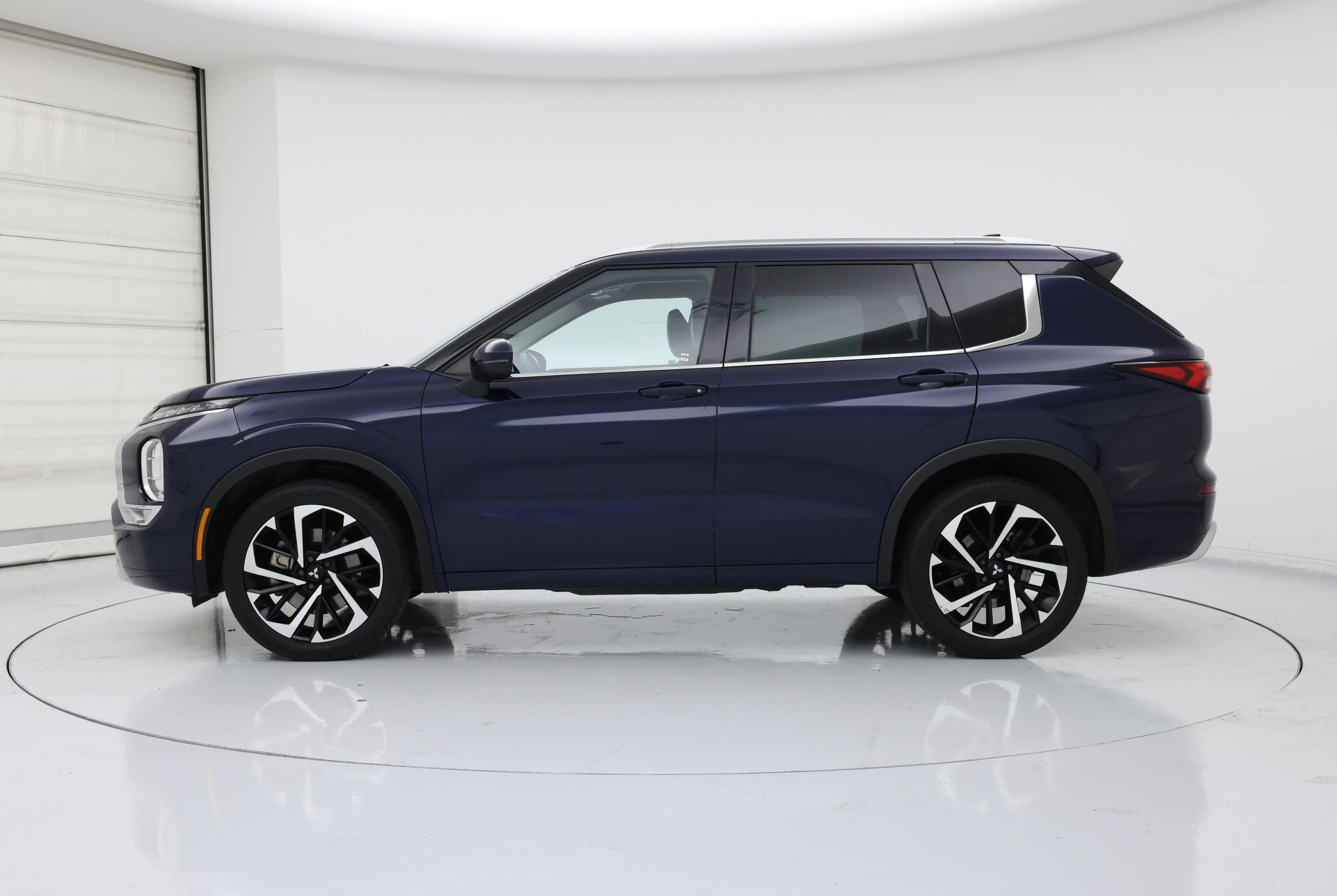 Thumbnail: 2023 Mitsubishi Outlander - 3