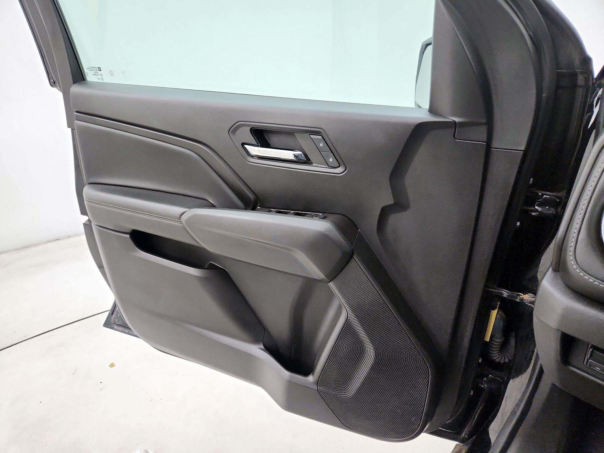 Thumbnail: 2023 Chevrolet Colorado - 12