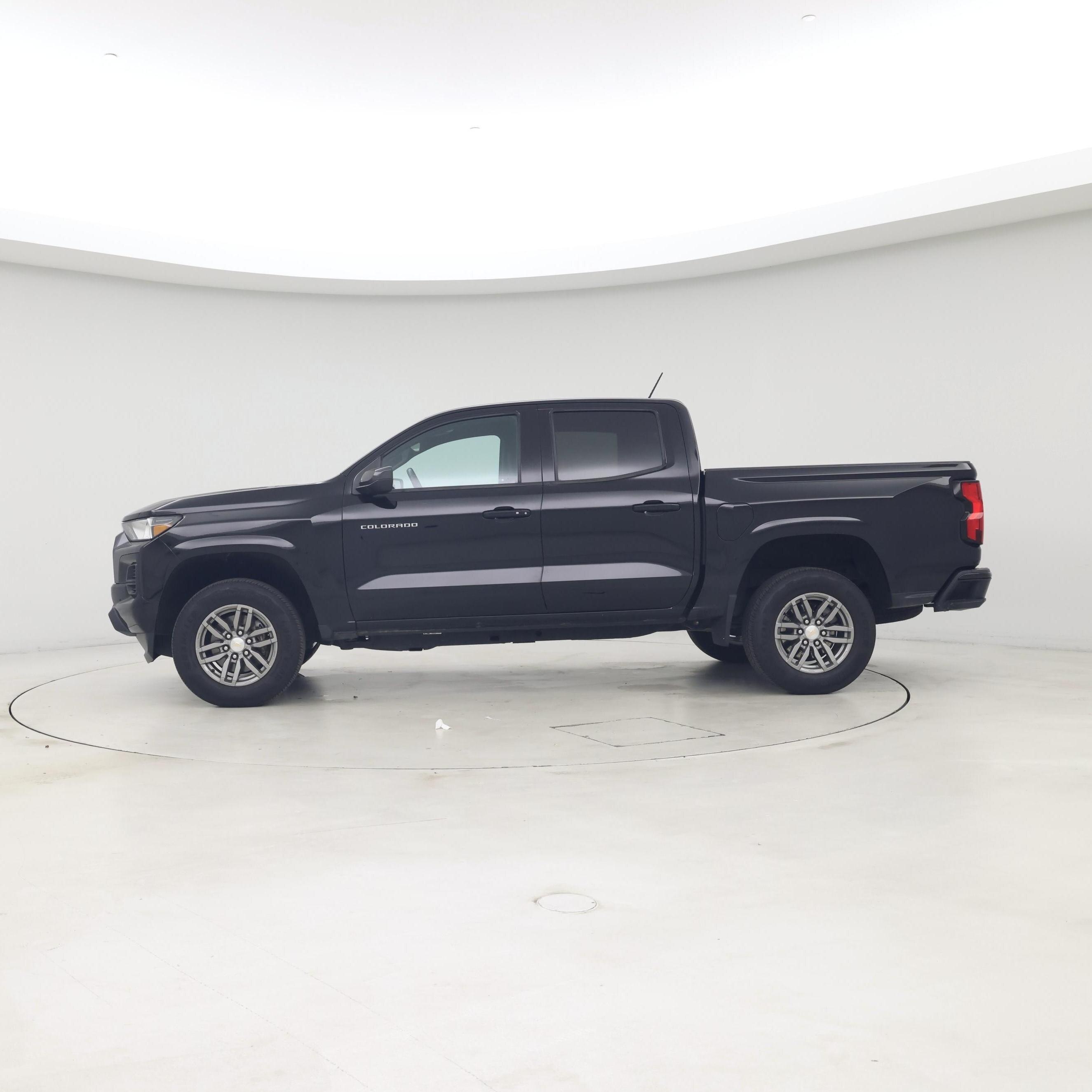 Thumbnail: 2023 Chevrolet Colorado - 3