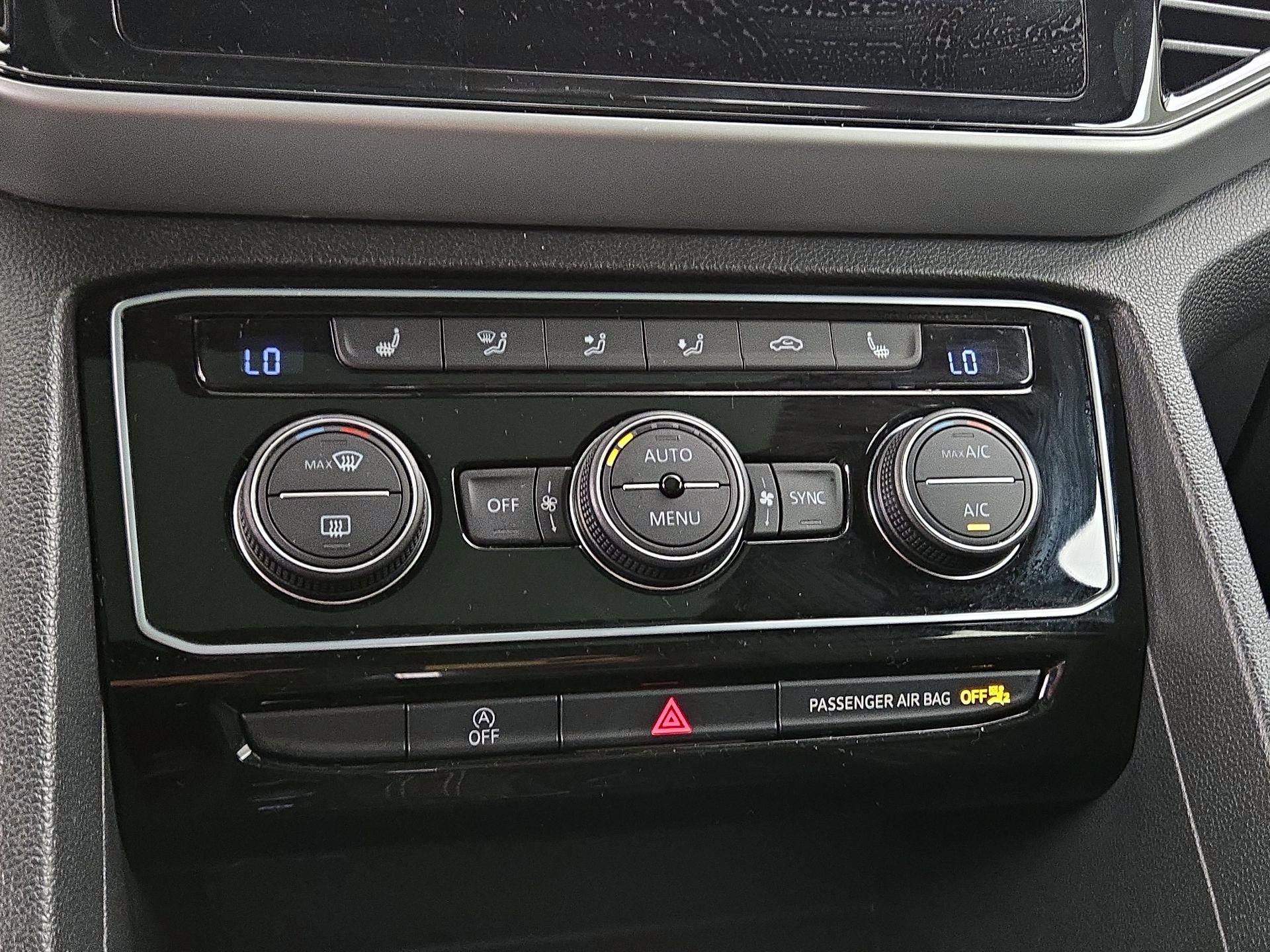 Thumbnail: 2022 Volkswagen Atlas - 16