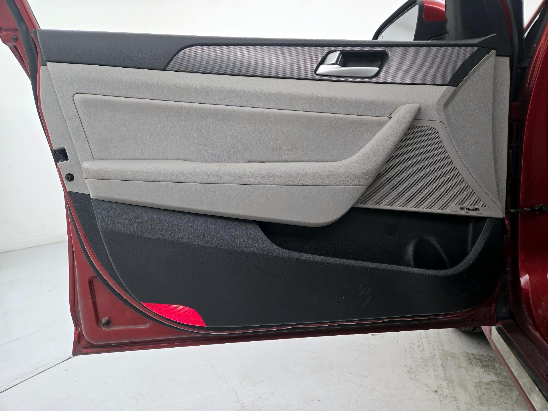 Thumbnail: 2016 Hyundai Sonata - 10