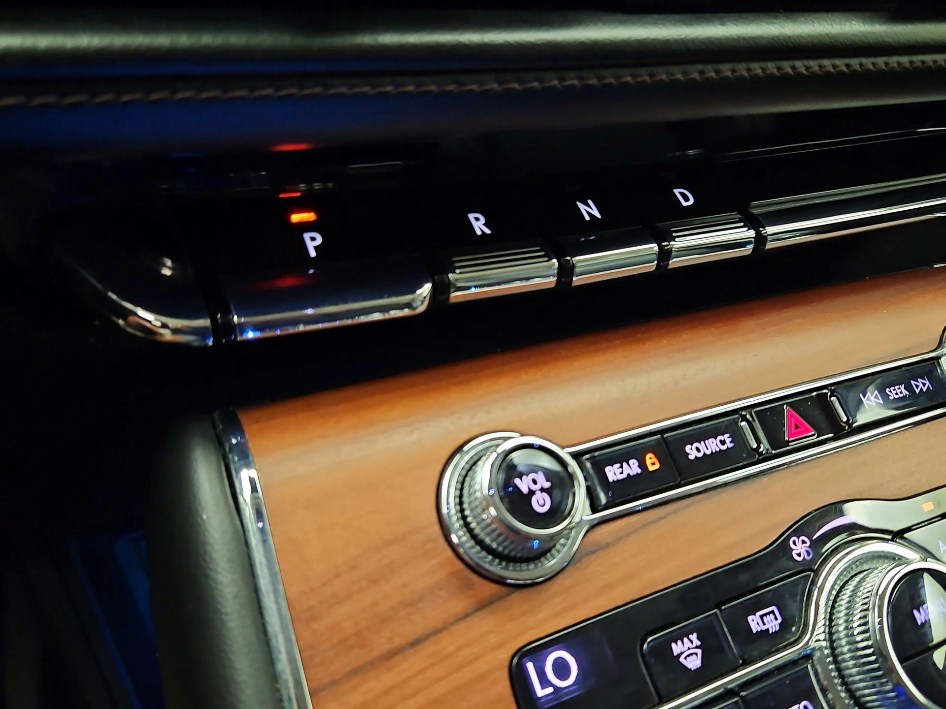 Thumbnail: 2020 Lincoln Aviator - 18