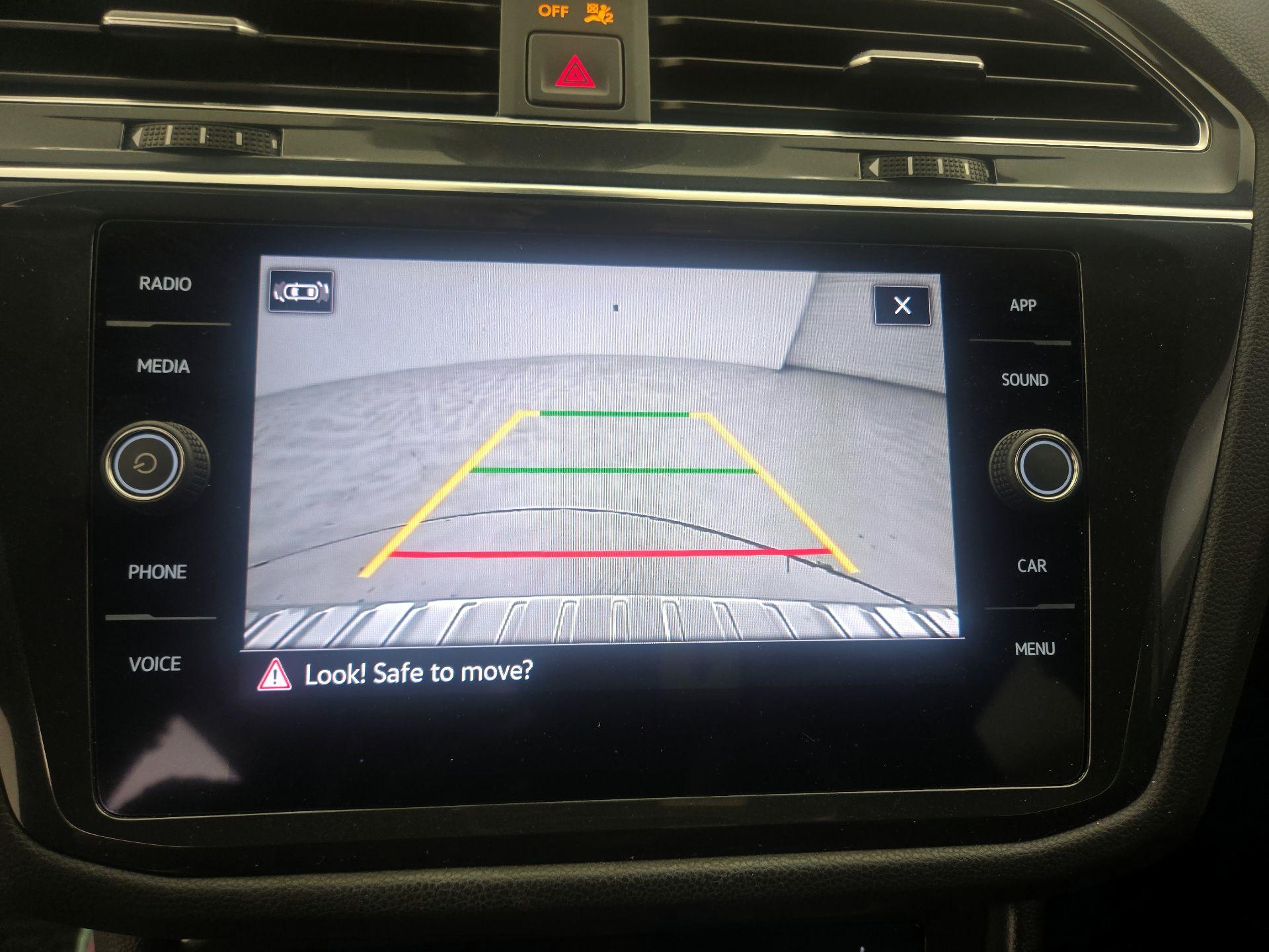 Thumbnail: 2023 Volkswagen Tiguan - 14