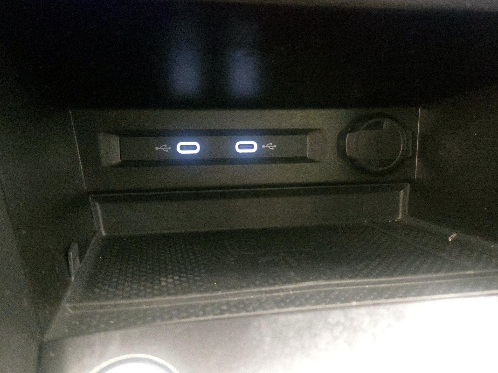 Thumbnail: 2023 Volkswagen Tiguan - 18