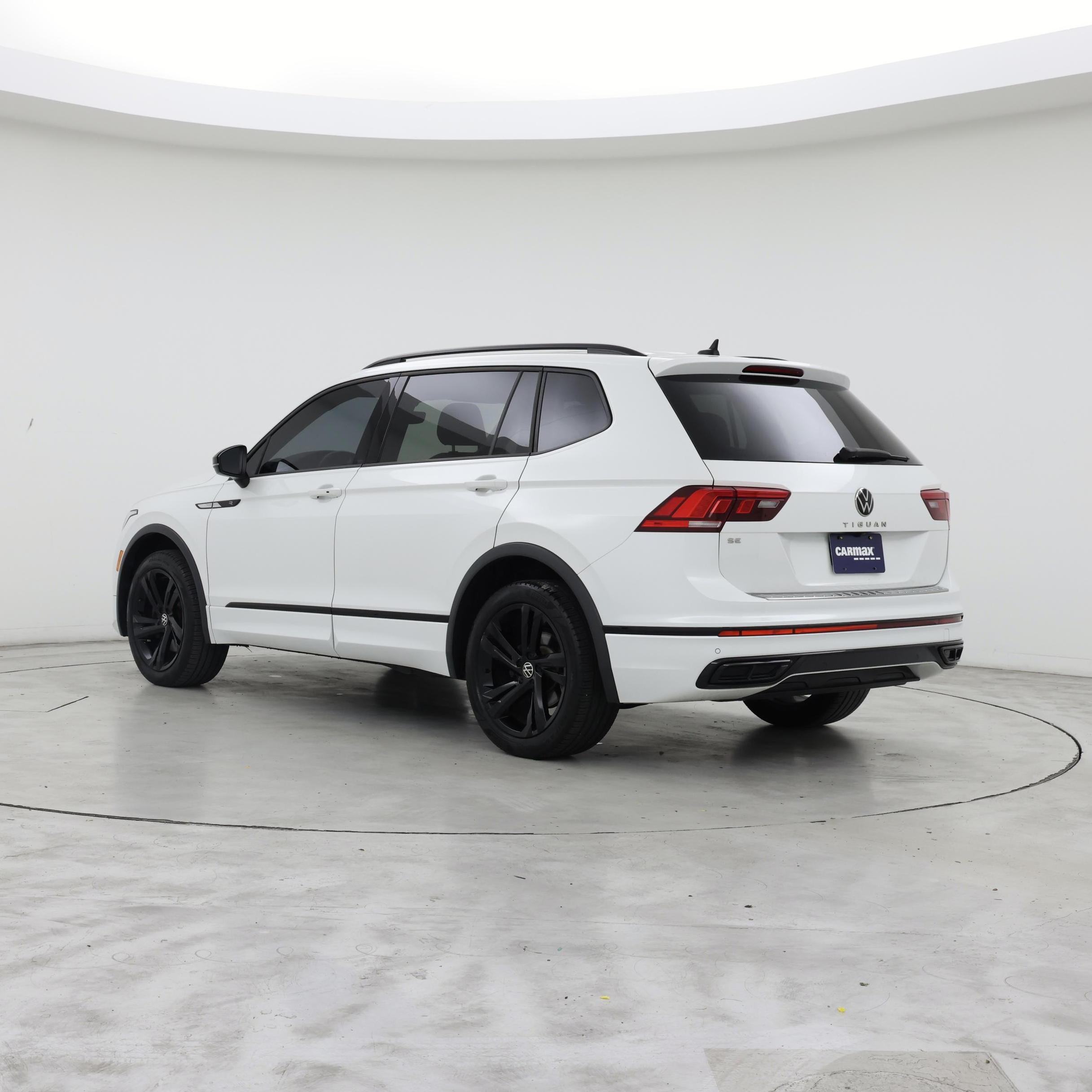 Thumbnail: 2023 Volkswagen Tiguan - 2