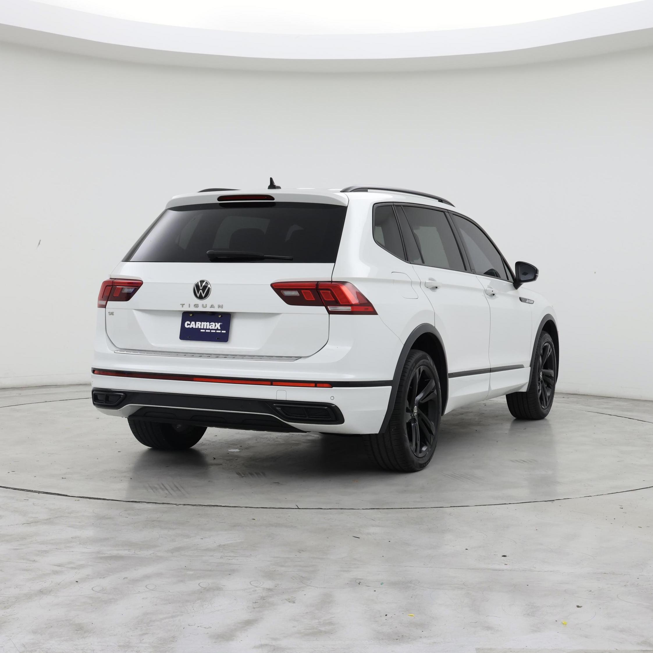 Thumbnail: 2023 Volkswagen Tiguan - 8