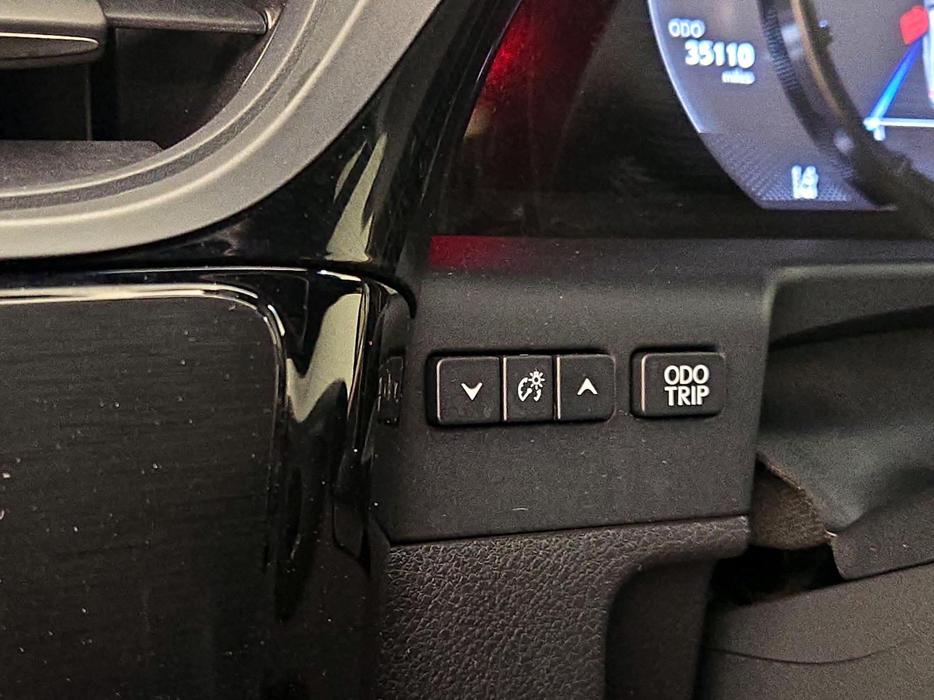 Thumbnail: 2022 Lexus ES - 13