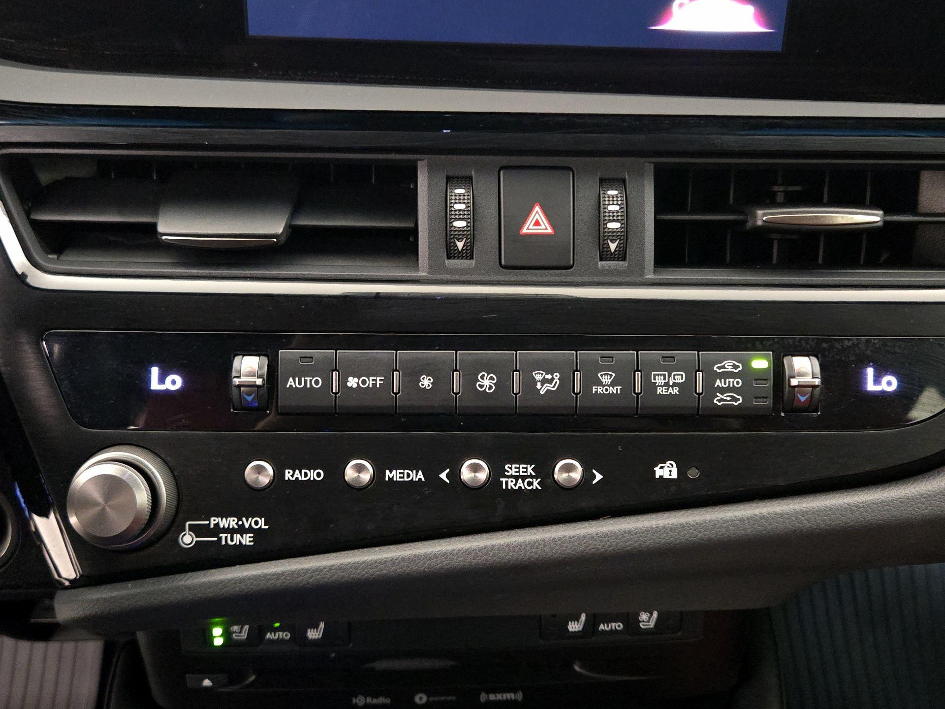 Thumbnail: 2022 Lexus ES - 16