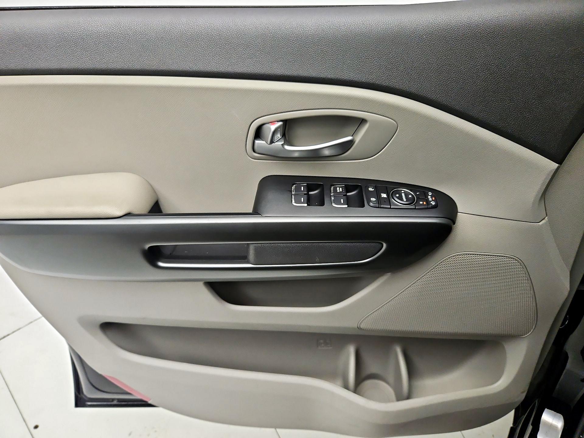 Thumbnail: 2018 Kia Sedona - 12