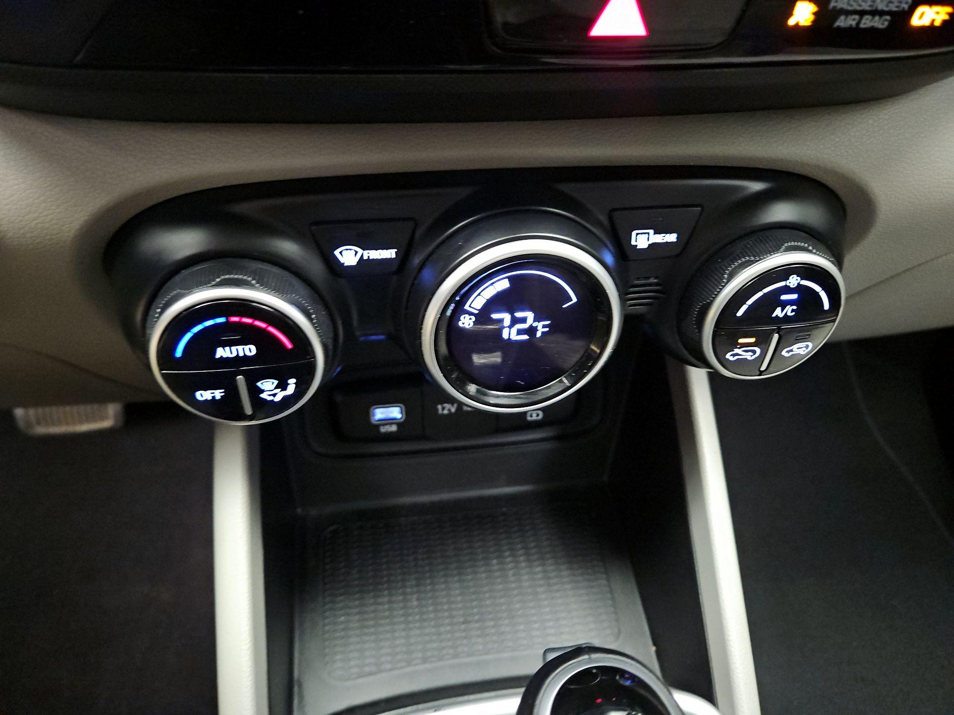 Thumbnail: 2024 Hyundai Venue - 16