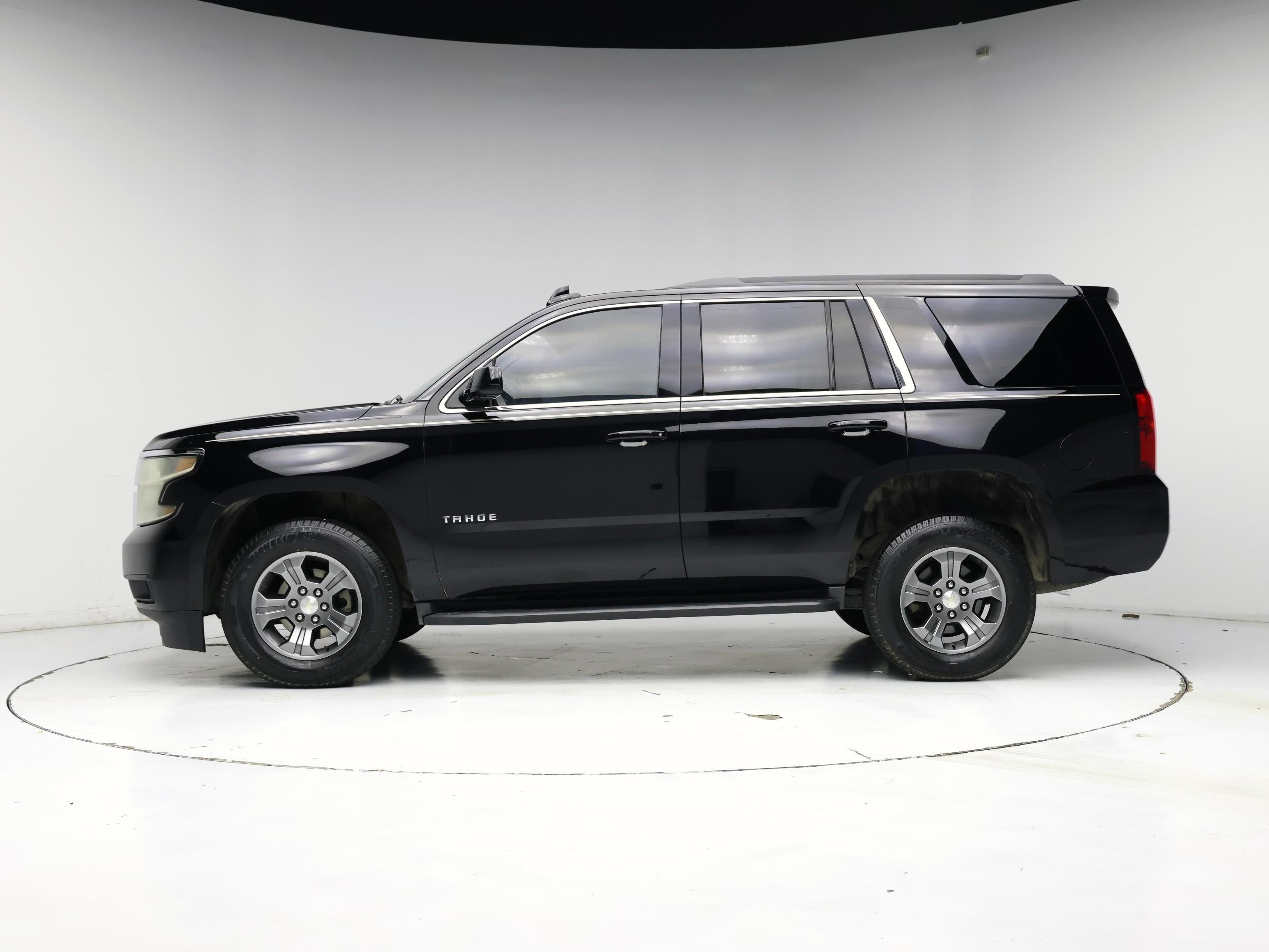 Thumbnail: 2019 Chevrolet Tahoe - 3
