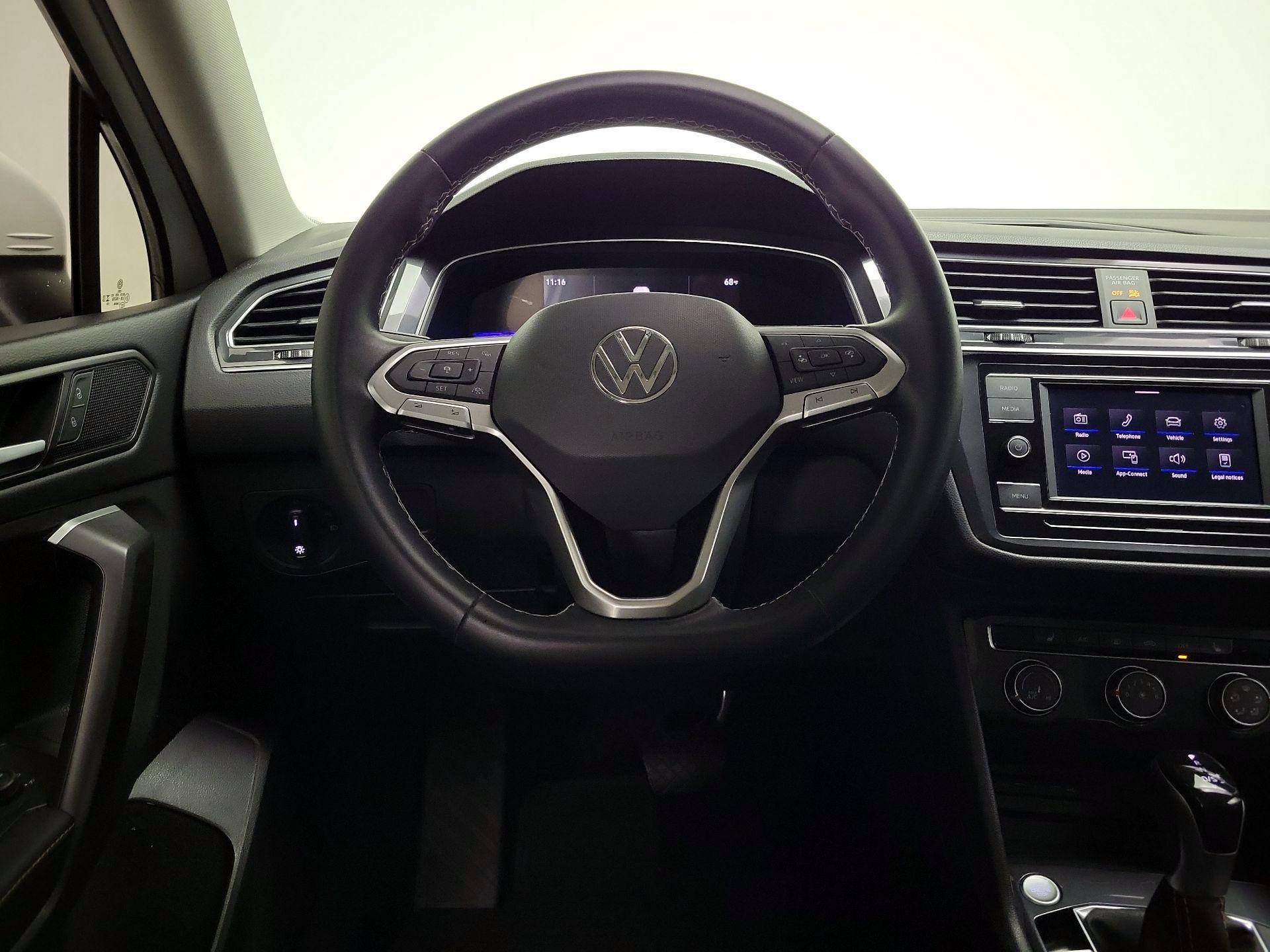 Thumbnail: 2023 Volkswagen Tiguan - 10