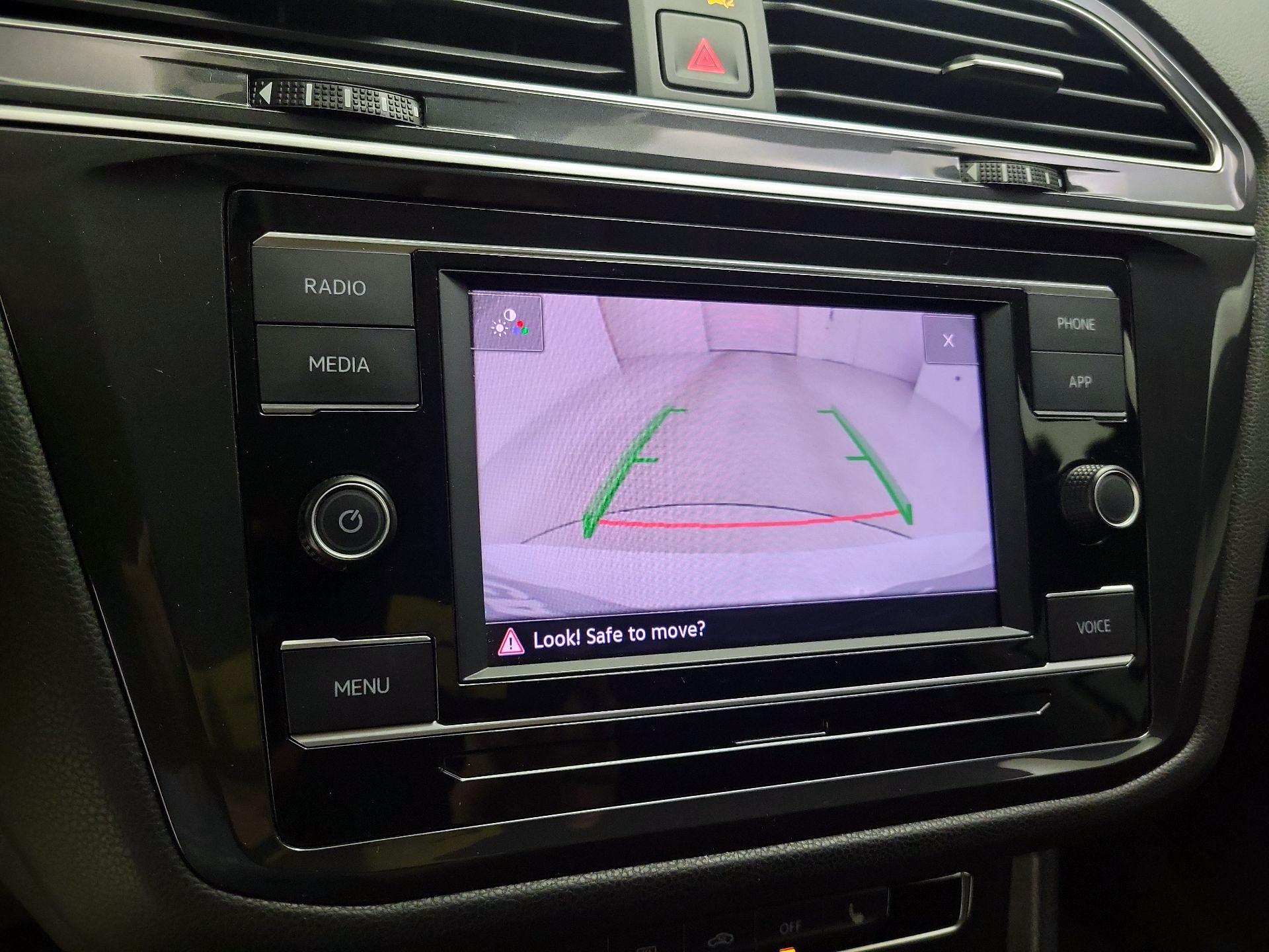 Thumbnail: 2023 Volkswagen Tiguan - 15