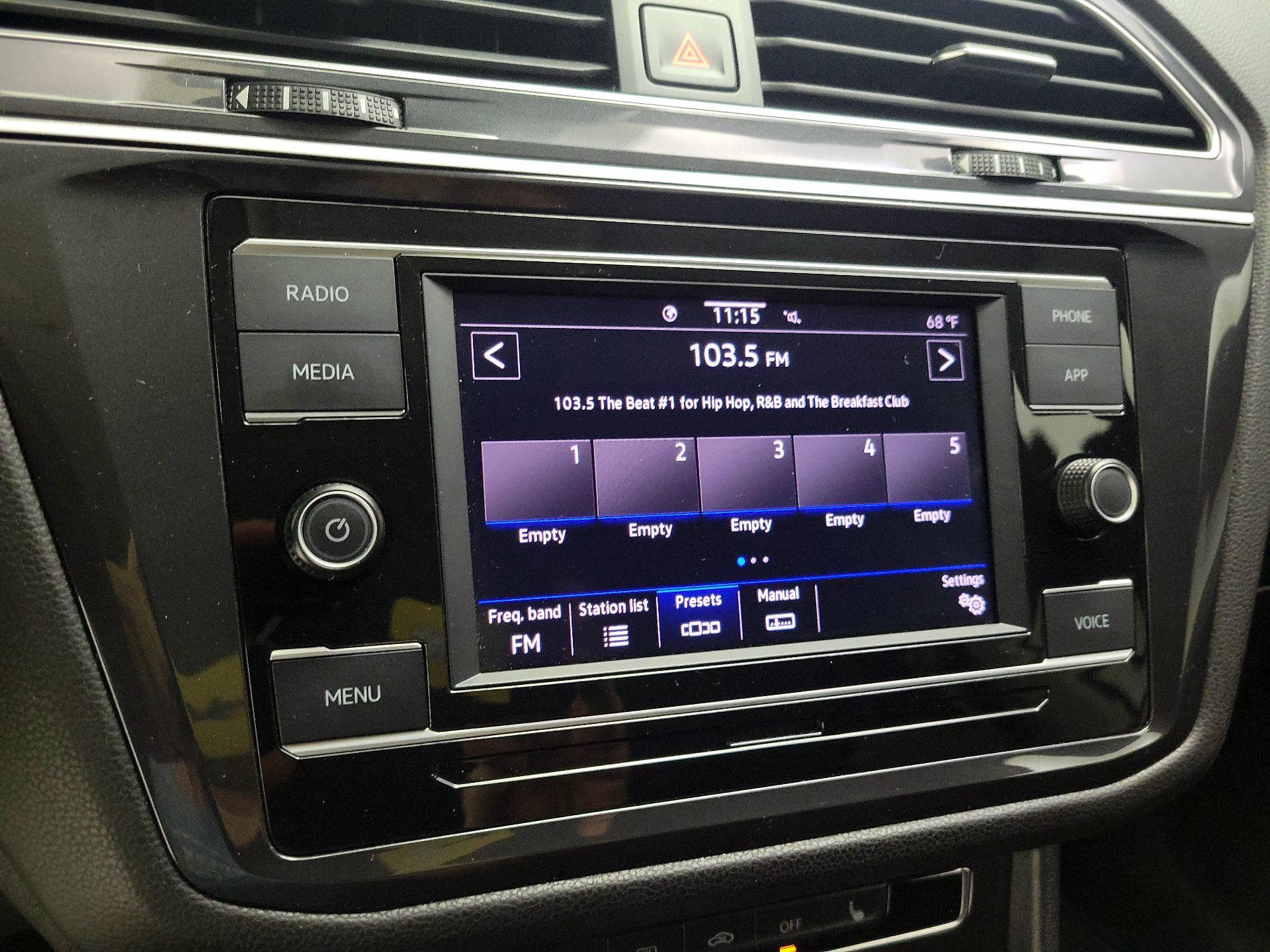 Thumbnail: 2023 Volkswagen Tiguan - 16