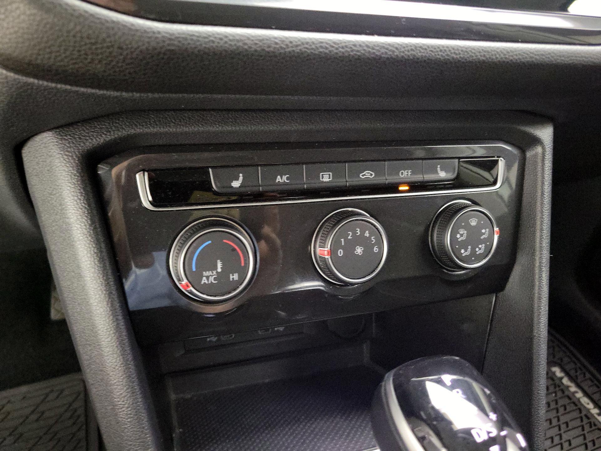 Thumbnail: 2023 Volkswagen Tiguan - 17