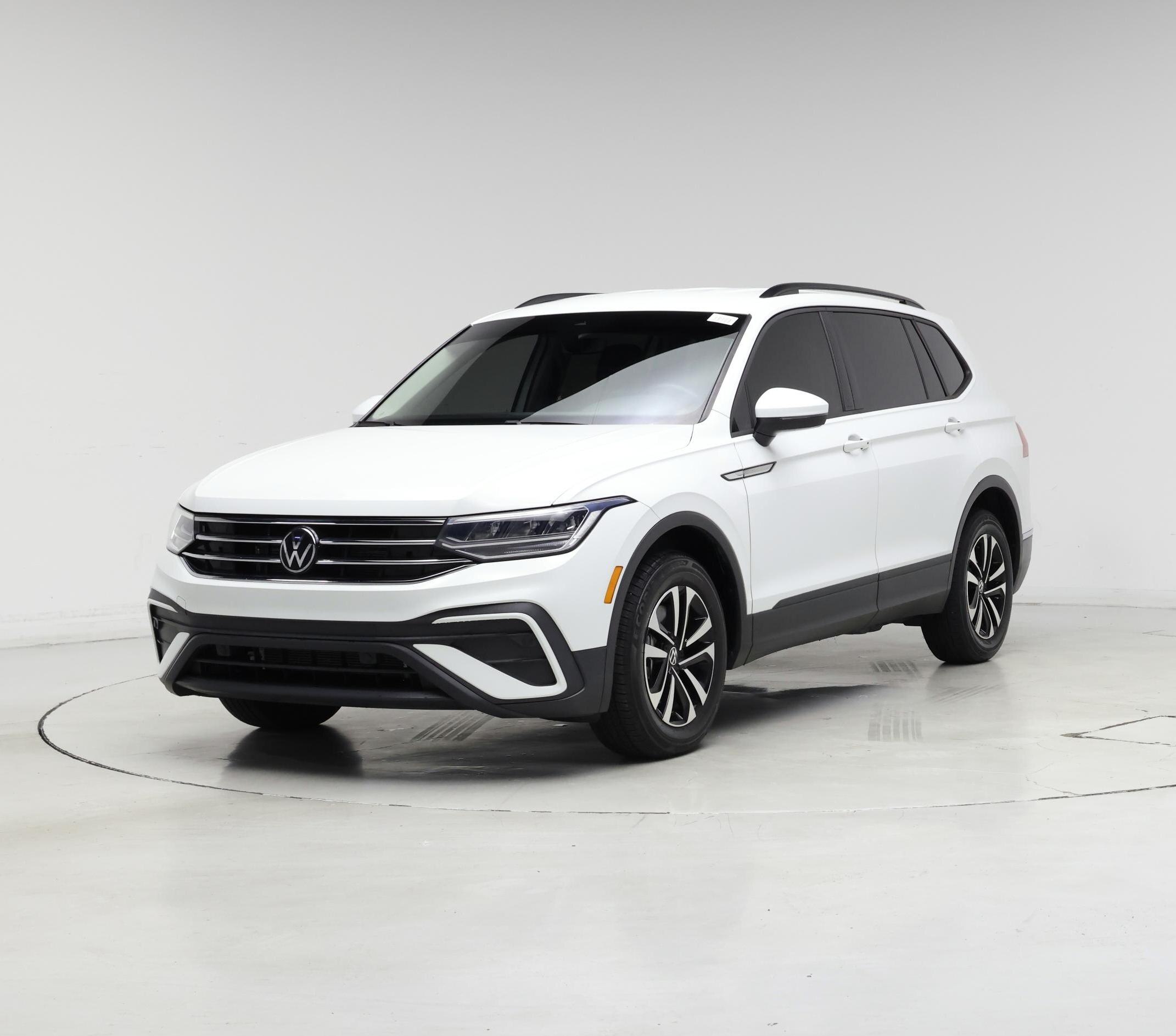 Thumbnail: 2023 Volkswagen Tiguan - 4