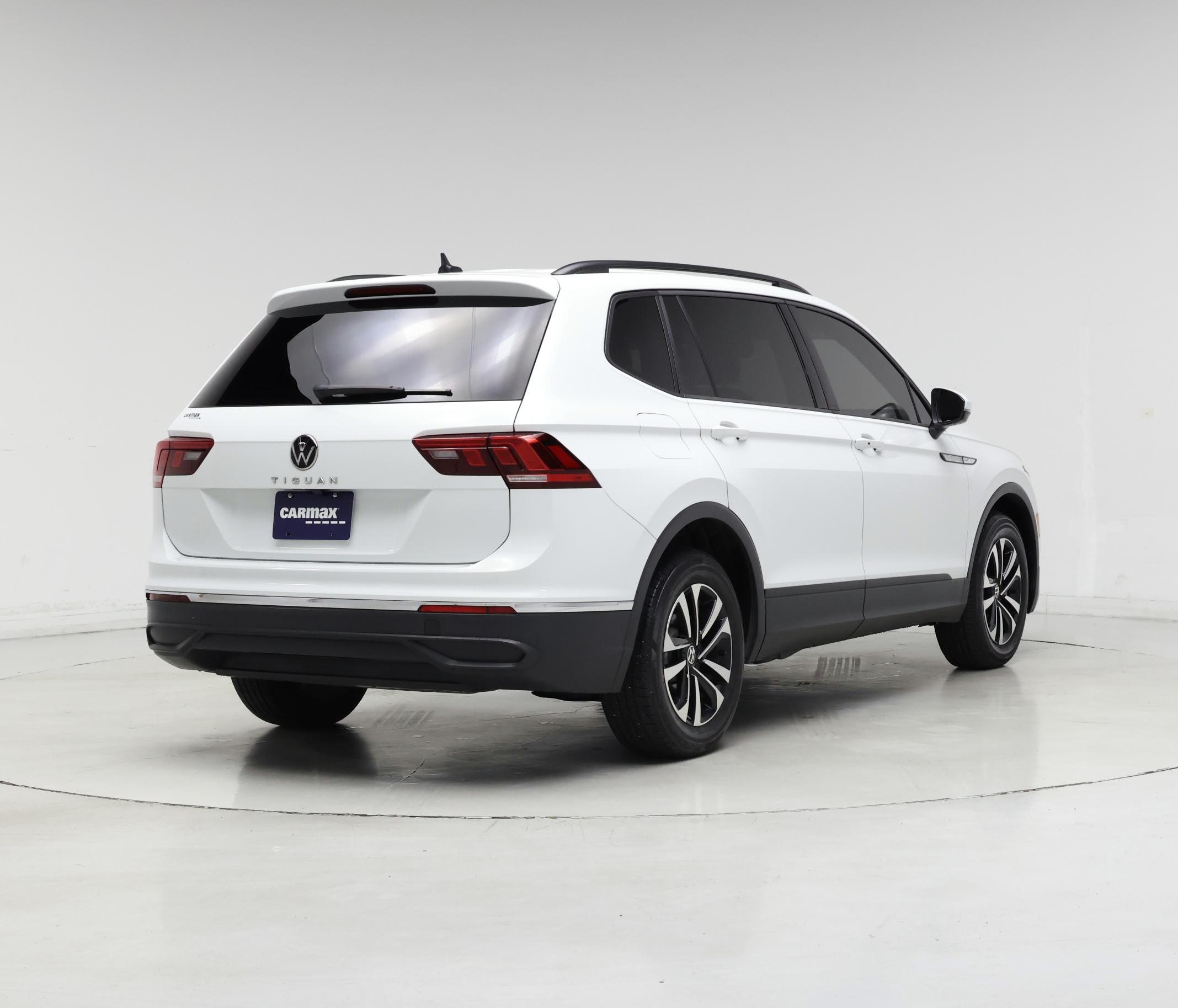 Thumbnail: 2023 Volkswagen Tiguan - 8