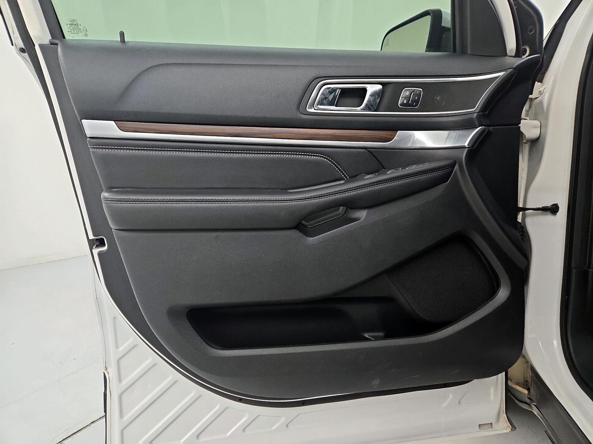 Thumbnail: 2016 Ford Explorer - 12