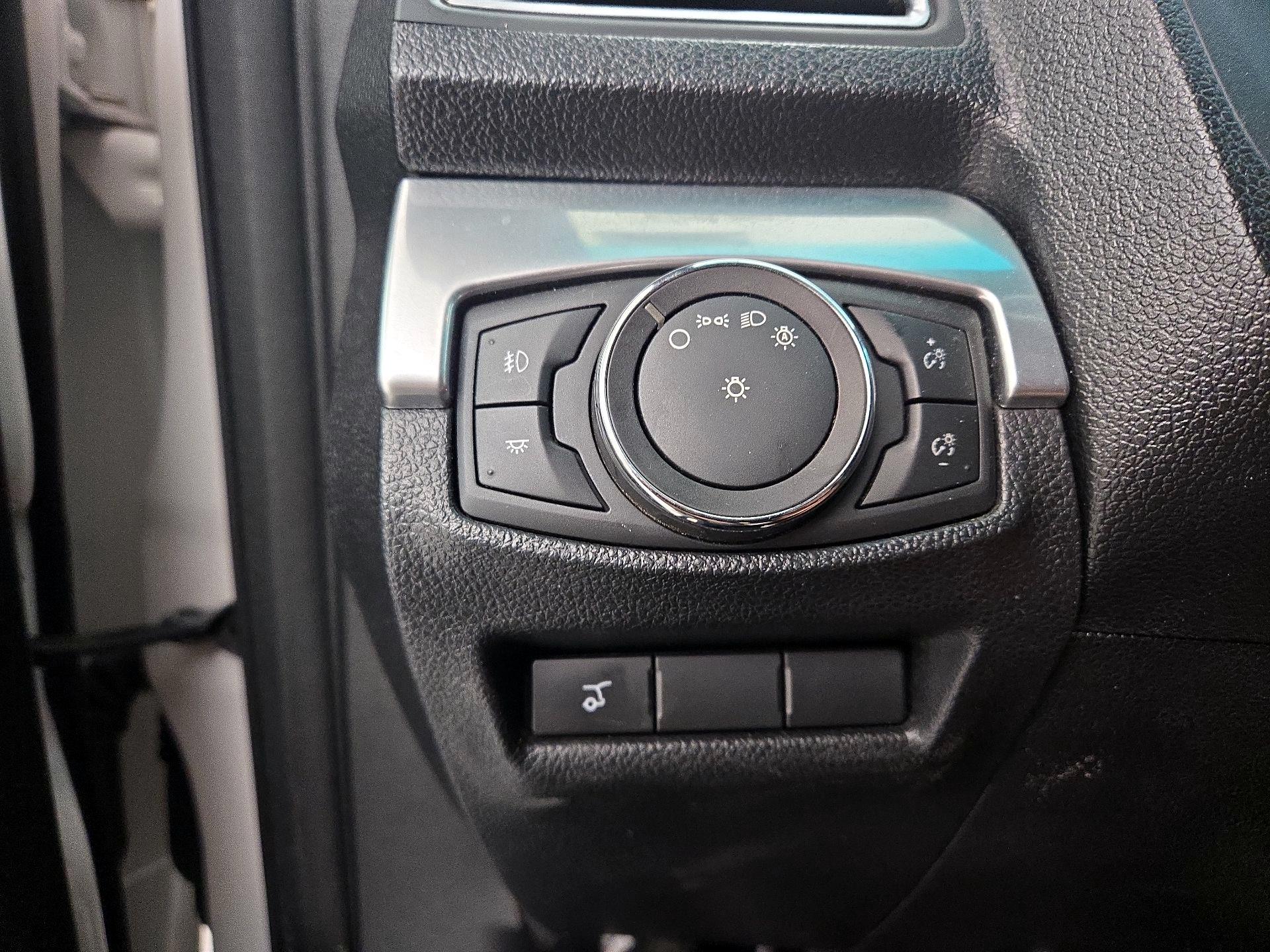 Thumbnail: 2016 Ford Explorer - 13