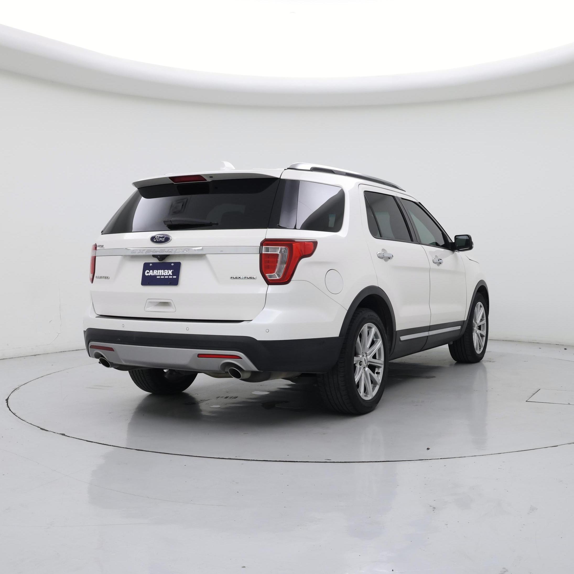 Thumbnail: 2016 Ford Explorer - 8