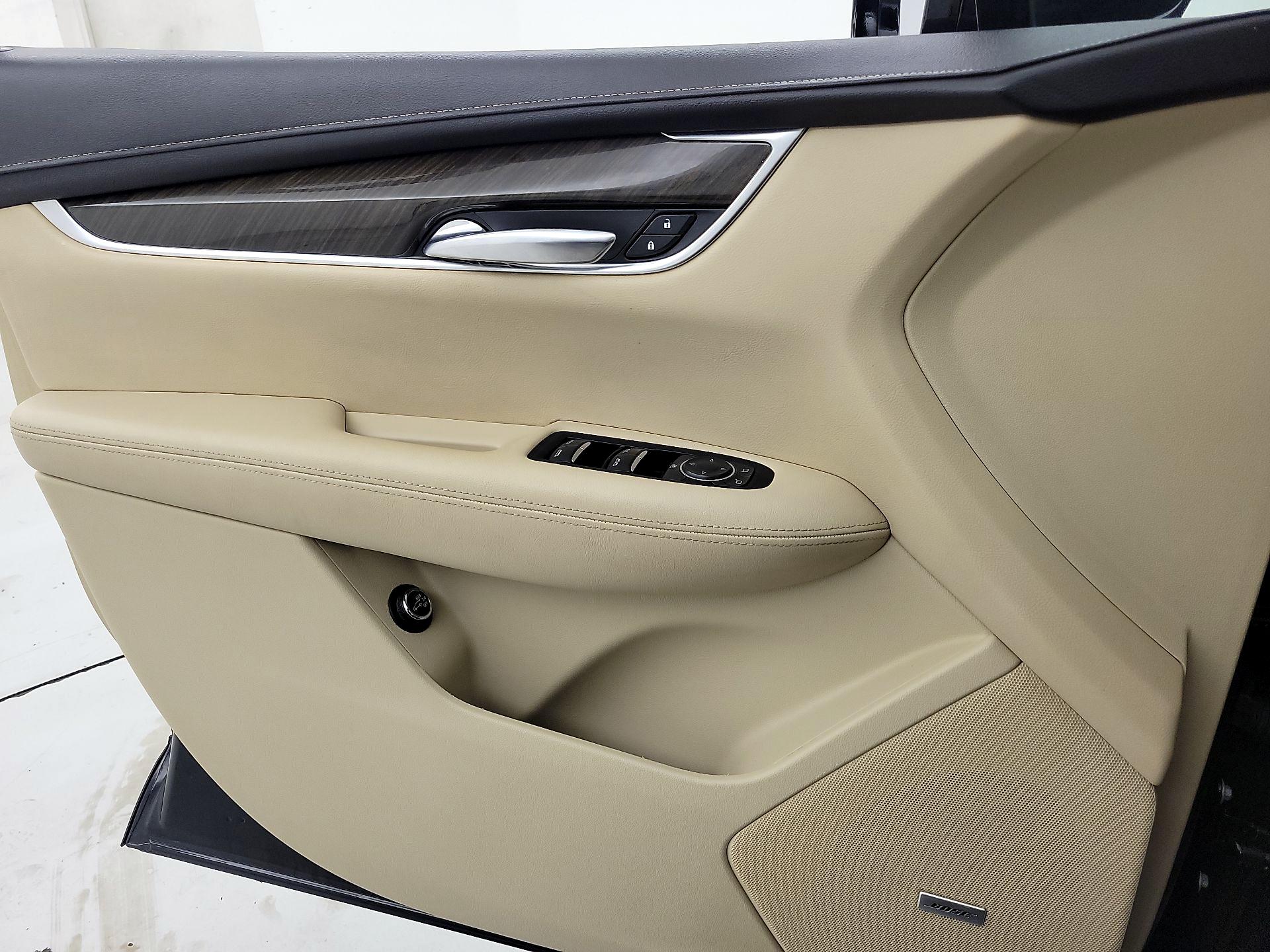 Thumbnail: 2019 Cadillac XT5 - 12