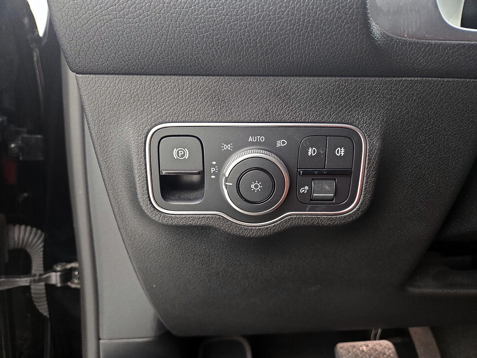 Thumbnail: 2023 Mercedes-Benz GLB - 11